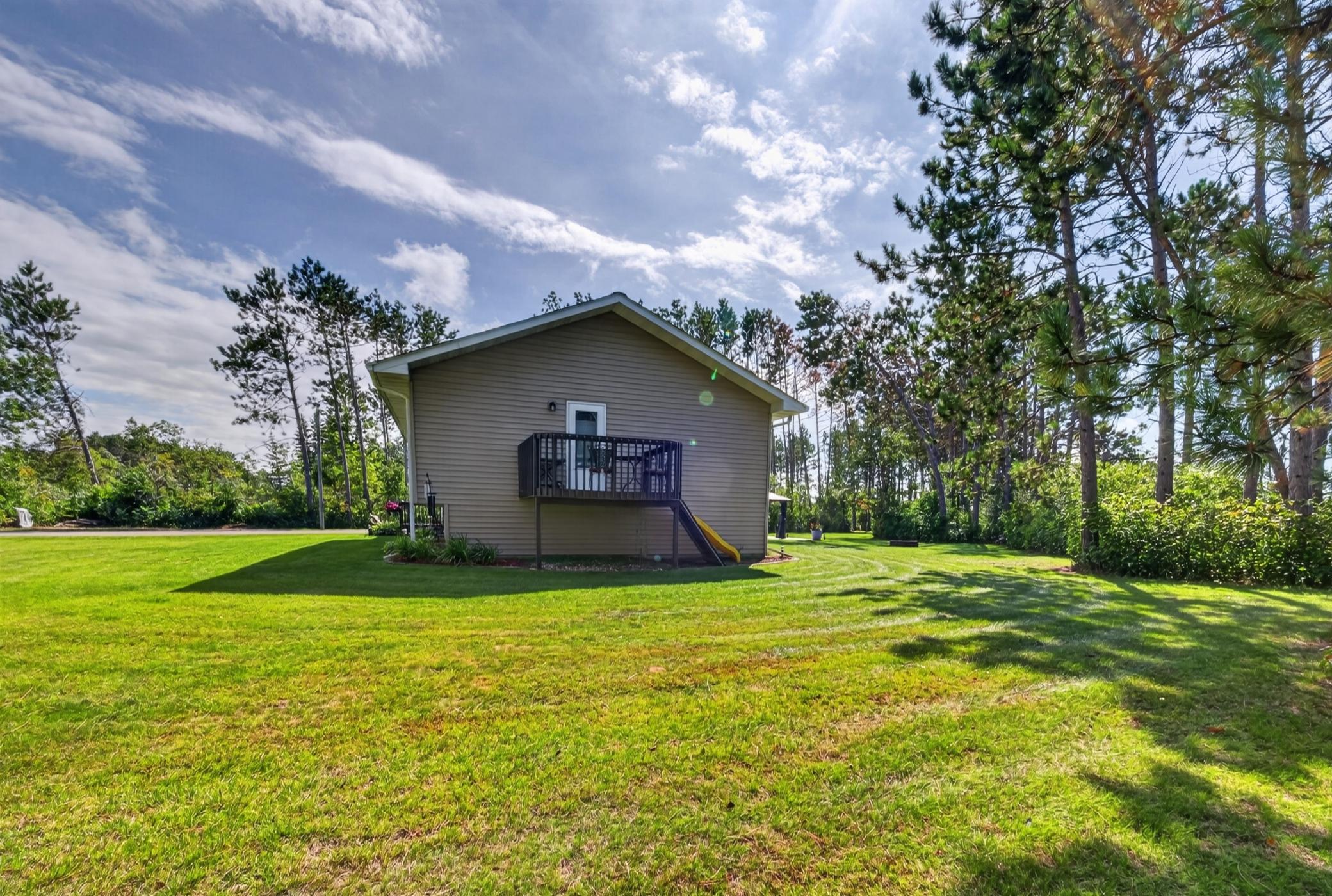 2001 single family home for sale at 2122 Harrison Court SW in Bemidji, MN — 3 bed, 3 bath (photo 4 of 34)