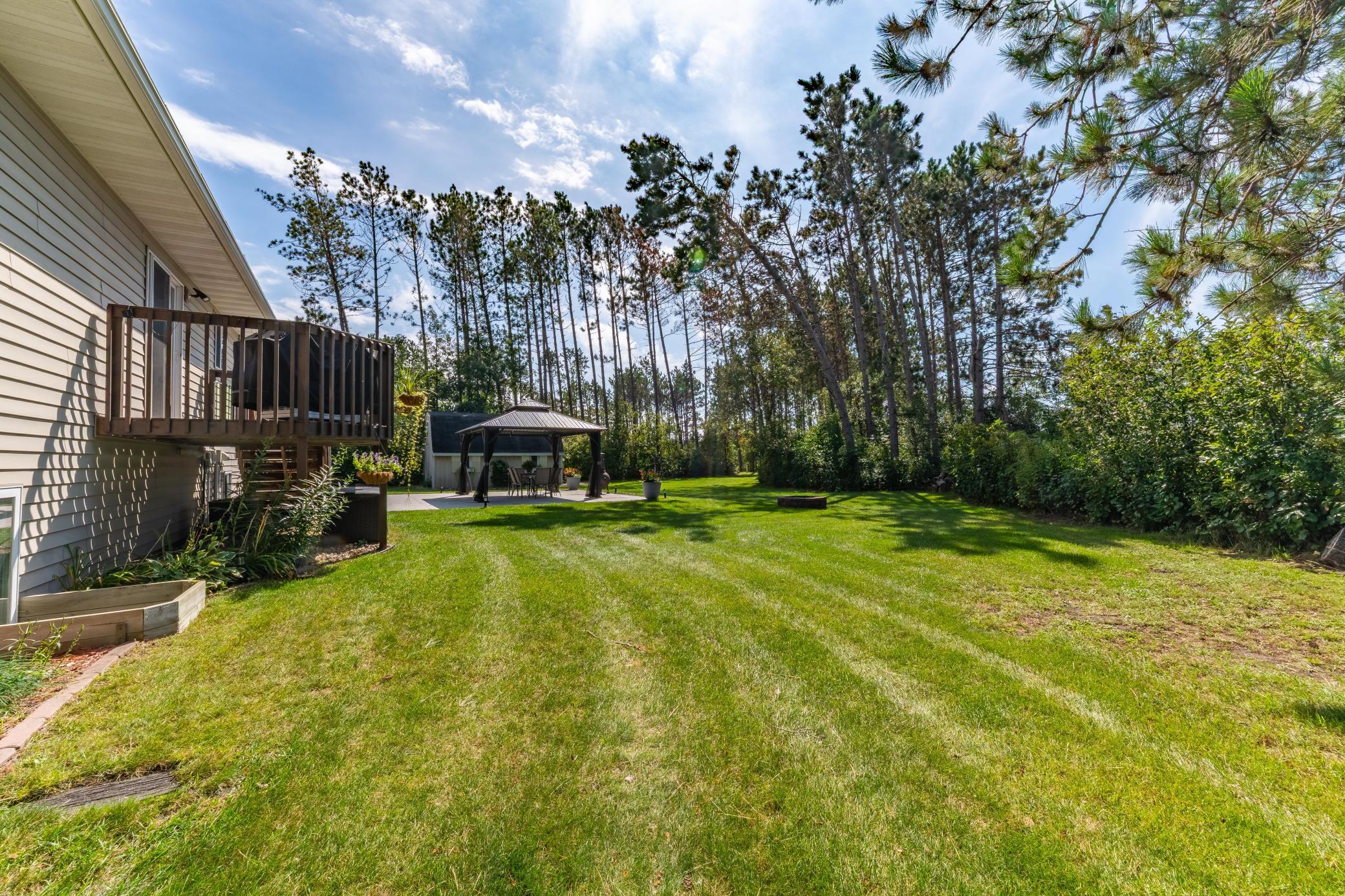 2001 single family home for sale at 2122 Harrison Court SW in Bemidji, MN — 3 bed, 3 bath (photo 6 of 34)