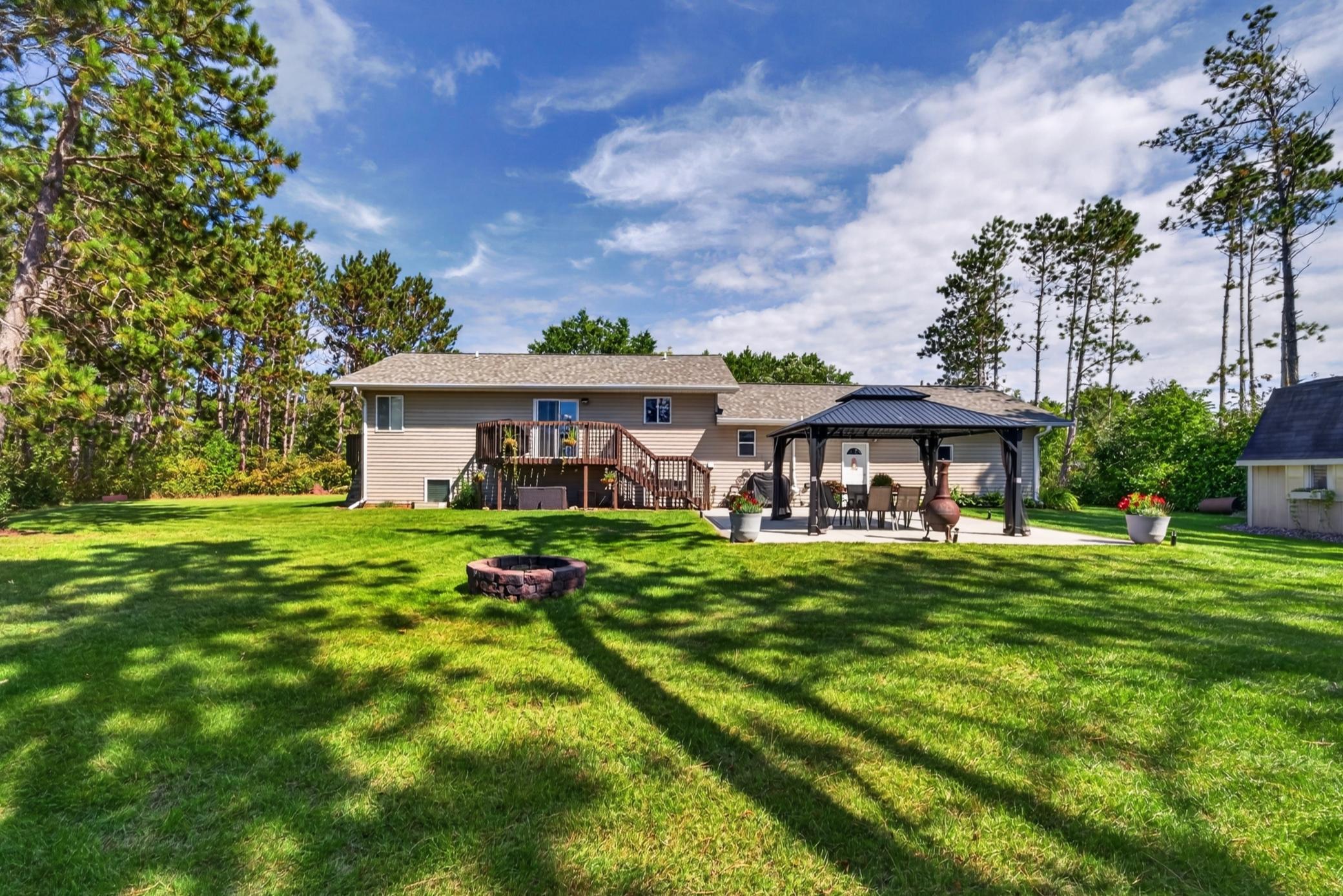 2001 single family home for sale at 2122 Harrison Court SW in Bemidji, MN — 3 bed, 3 bath (photo 7 of 34)