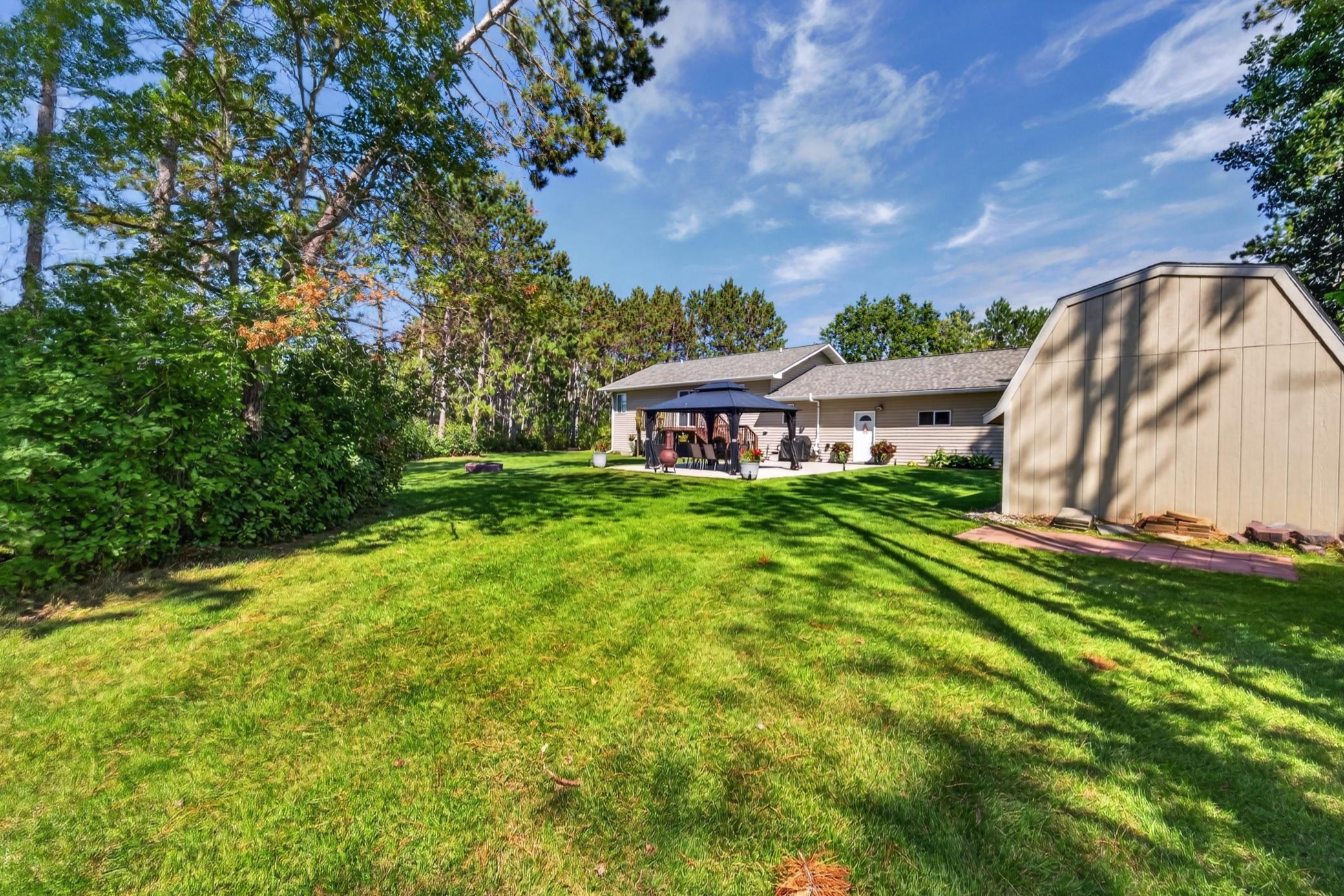 2001 single family home for sale at 2122 Harrison Court SW in Bemidji, MN — 3 bed, 3 bath (photo 8 of 34)