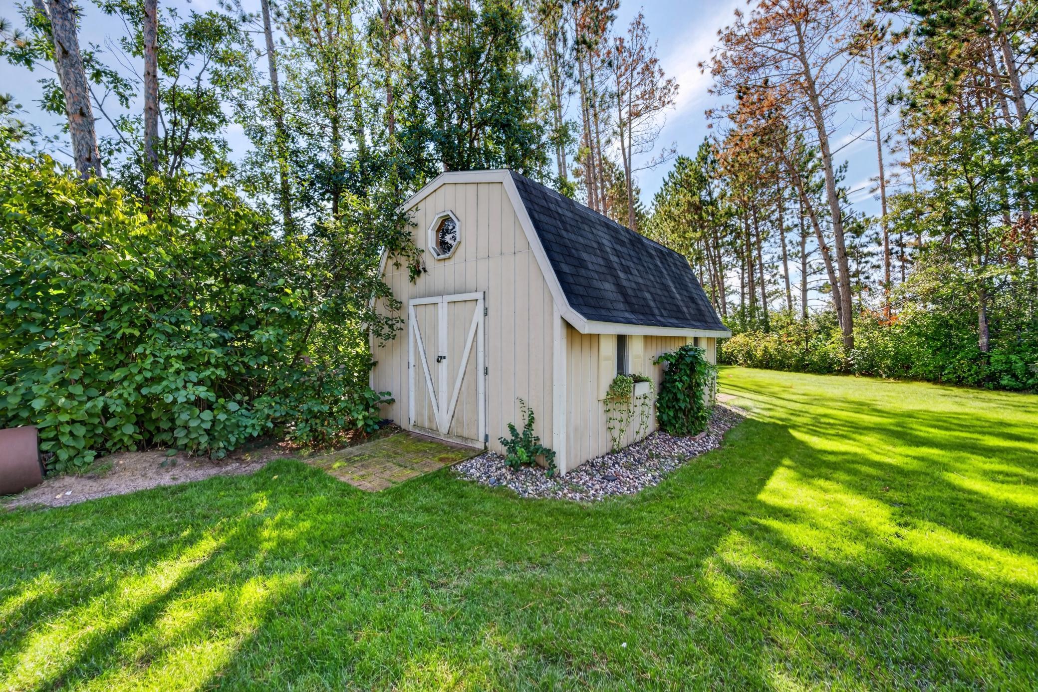 2001 single family home for sale at 2122 Harrison Court SW in Bemidji, MN — 3 bed, 3 bath (photo 10 of 34)