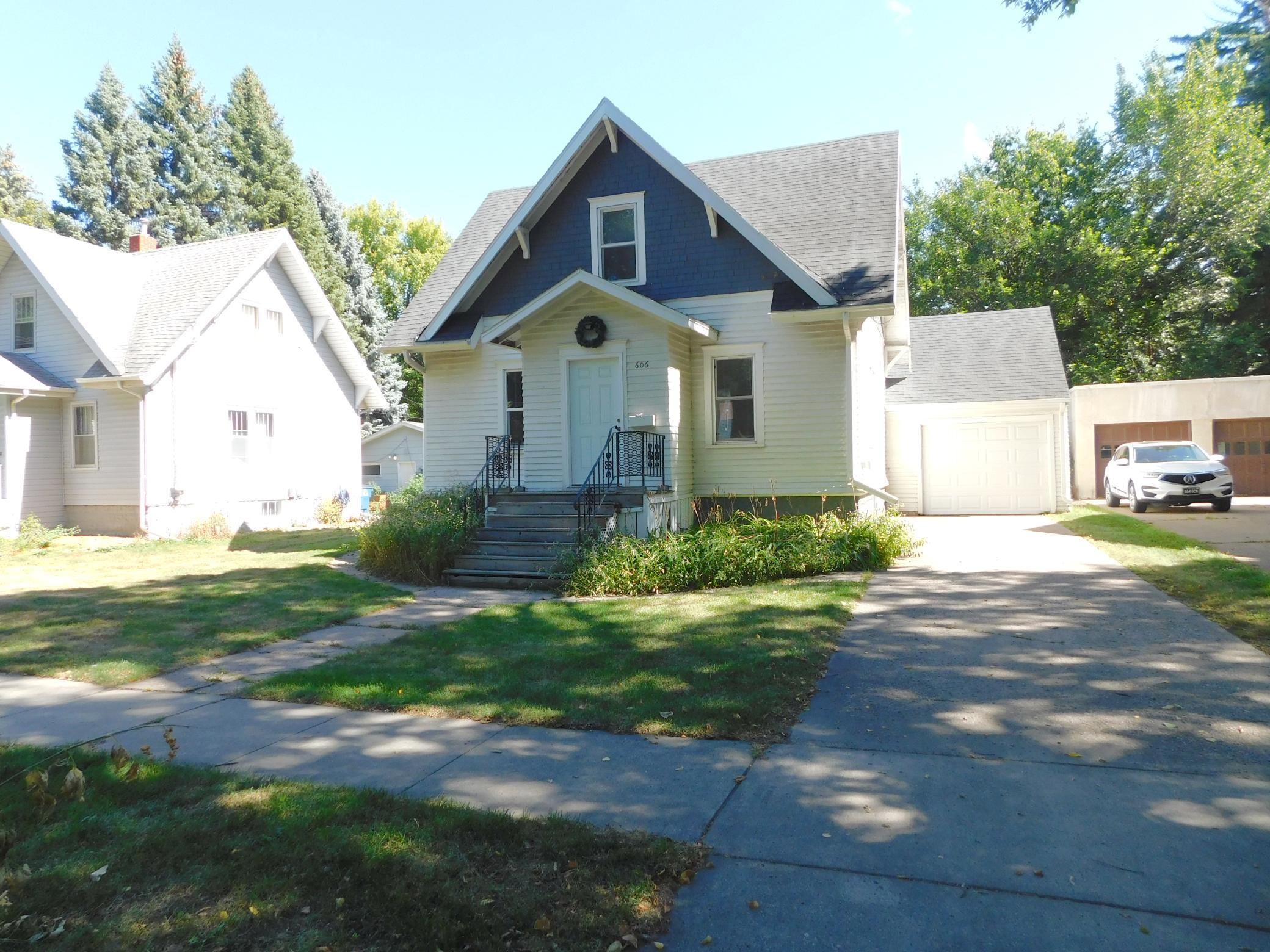 606 5th Street S, Moorhead, MN
