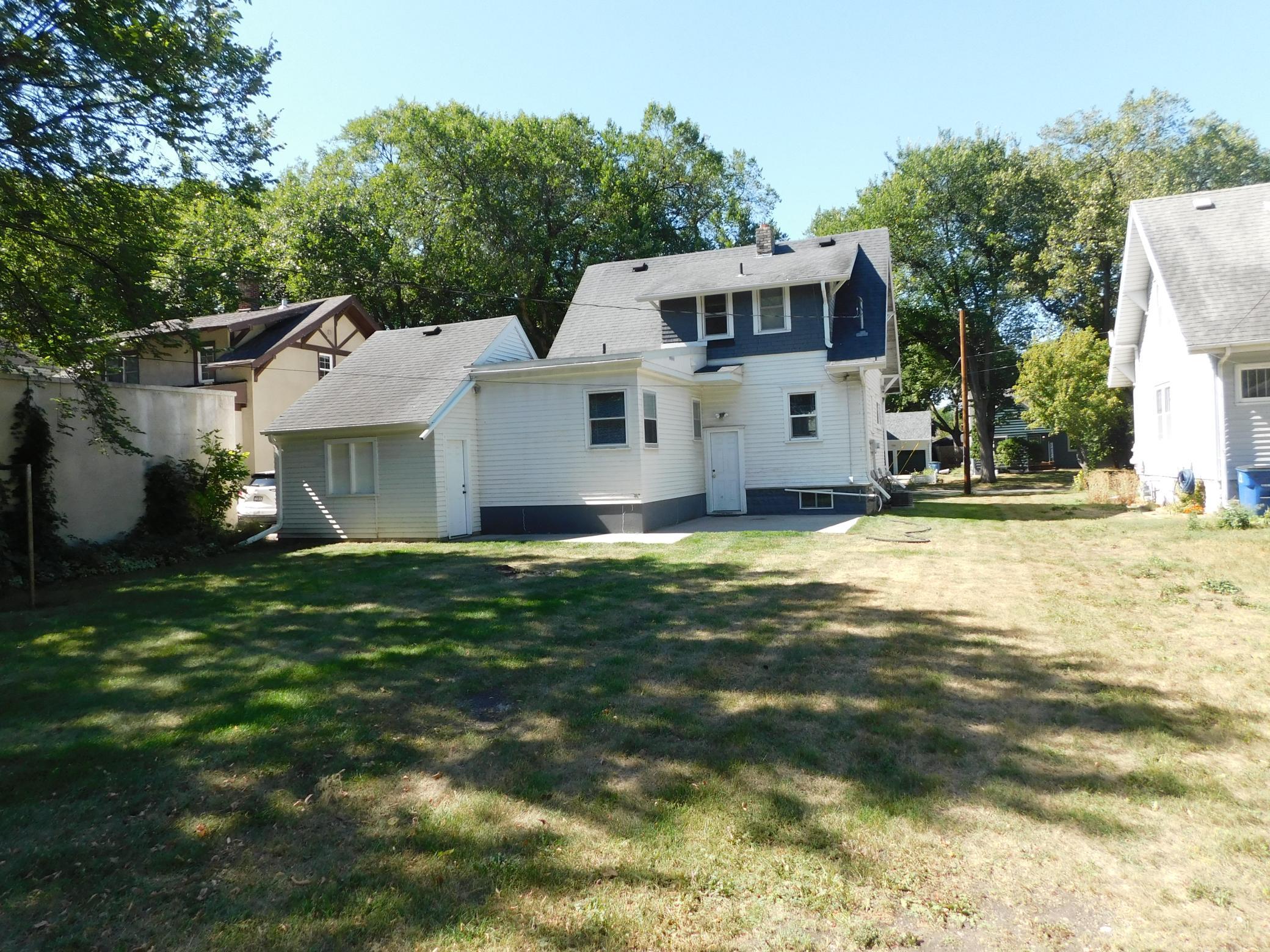 1923 single family home for sale at 606 5th Street S in Moorhead, MN — 4 bed, 3 bath (photo 4 of 33)