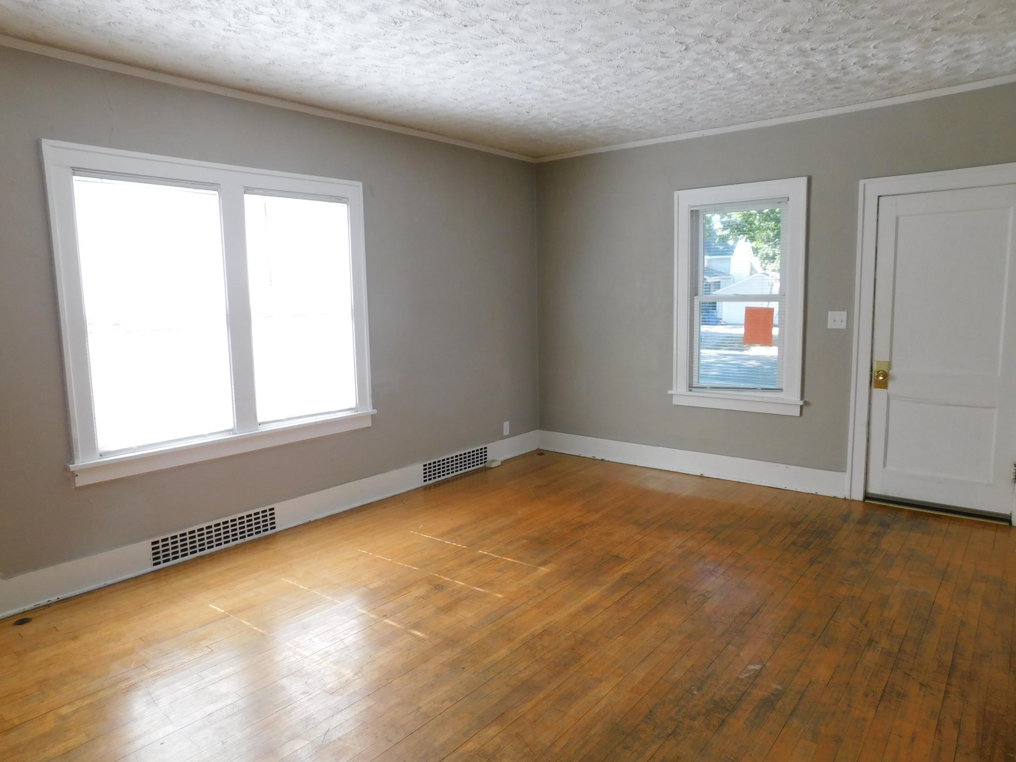 1923 single family home for sale at 606 5th Street S in Moorhead, MN — 4 bed, 3 bath (photo 9 of 33)