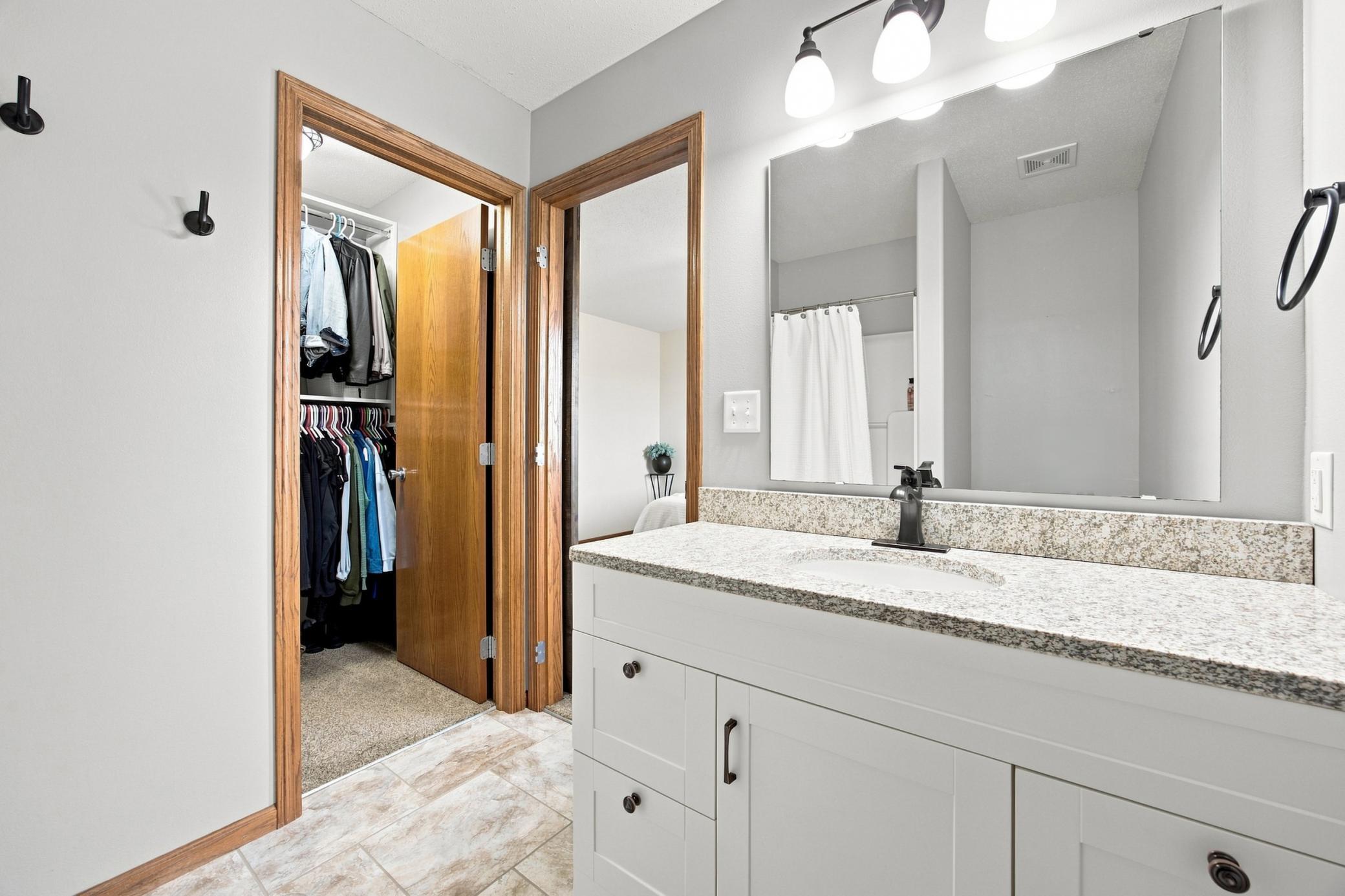 2004 single family home for sale at 3858 12TH Street W in West Fargo, ND — 4 bed, 3 bath (photo 12 of 29)