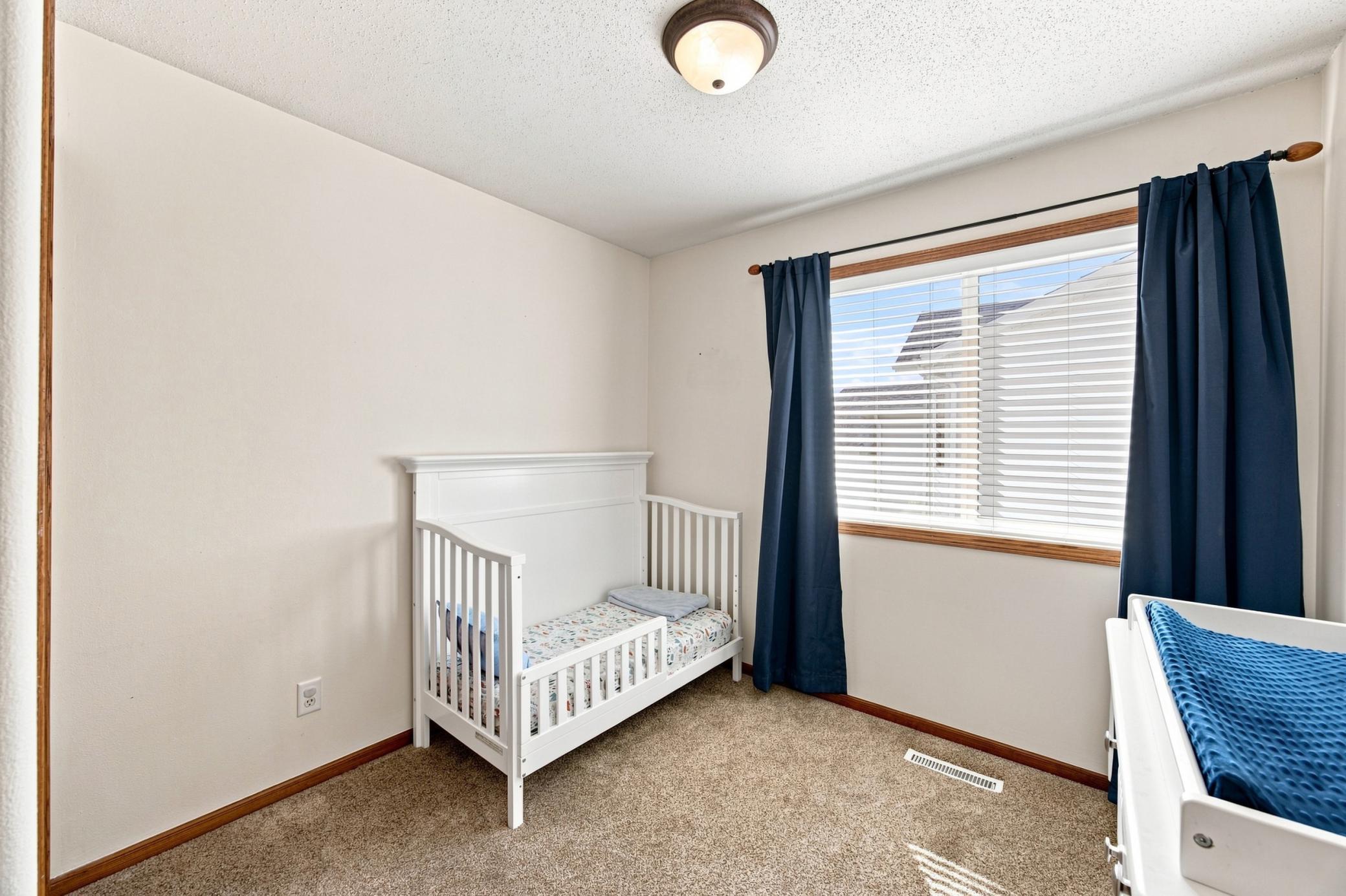 2004 single family home for sale at 3858 12TH Street W in West Fargo, ND — 4 bed, 3 bath (photo 13 of 29)