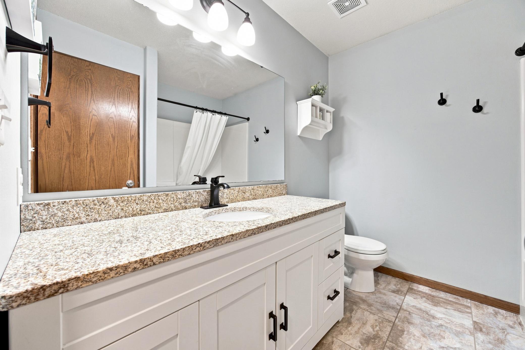 2004 single family home for sale at 3858 12TH Street W in West Fargo, ND — 4 bed, 3 bath (photo 14 of 29)