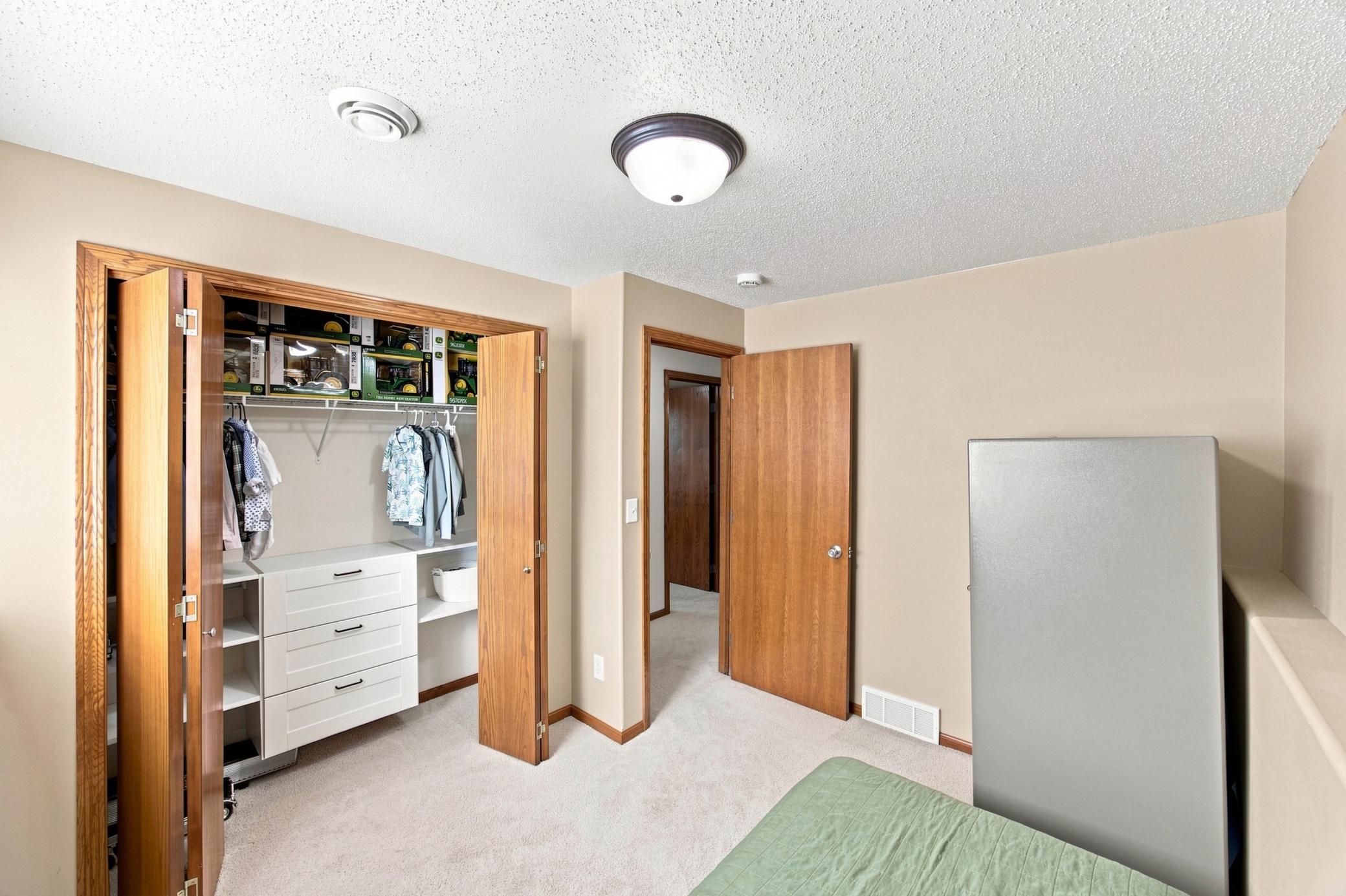 2004 single family home for sale at 3858 12TH Street W in West Fargo, ND — 4 bed, 3 bath (photo 19 of 29)