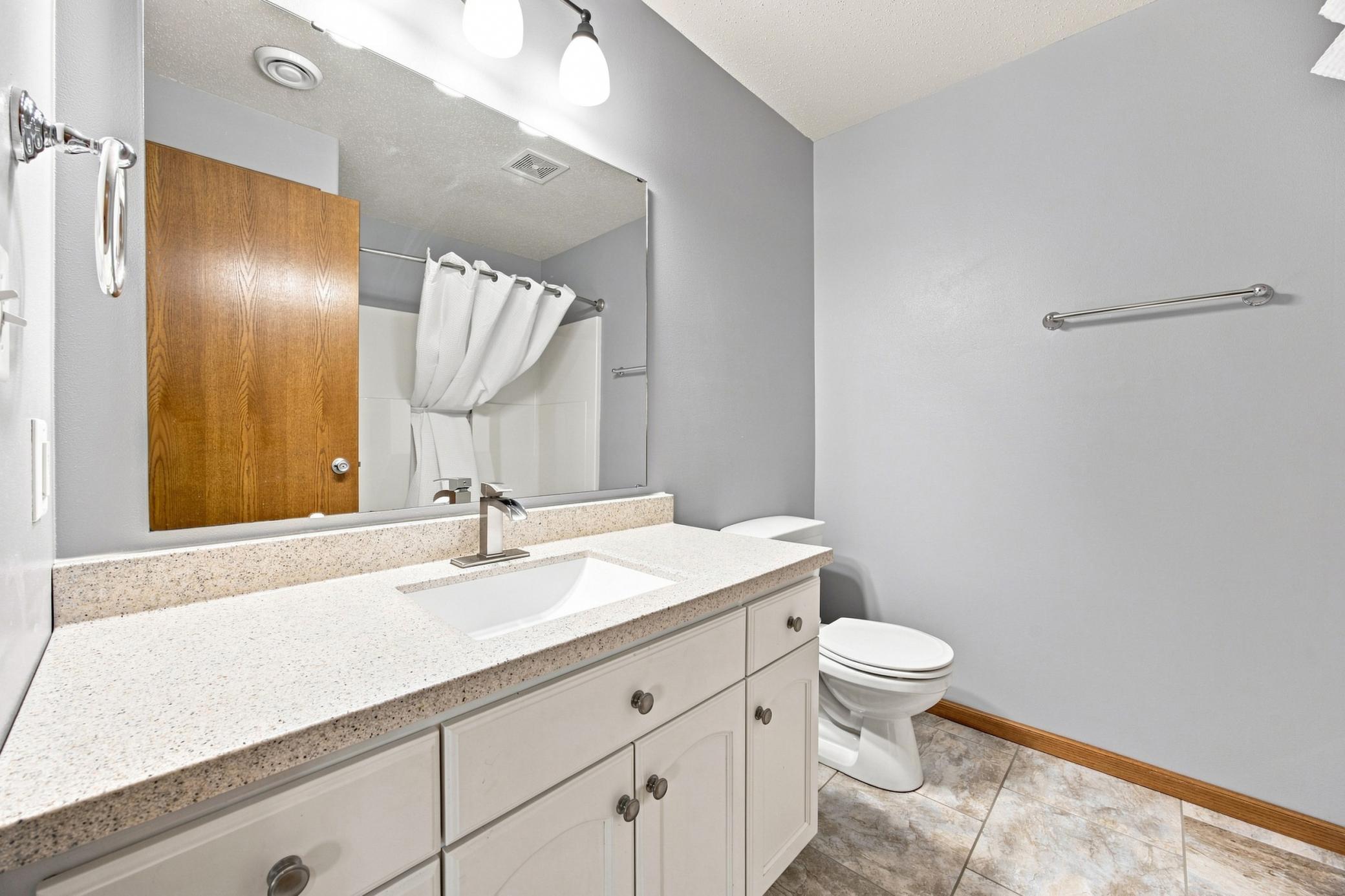 2004 single family home for sale at 3858 12TH Street W in West Fargo, ND — 4 bed, 3 bath (photo 20 of 29)