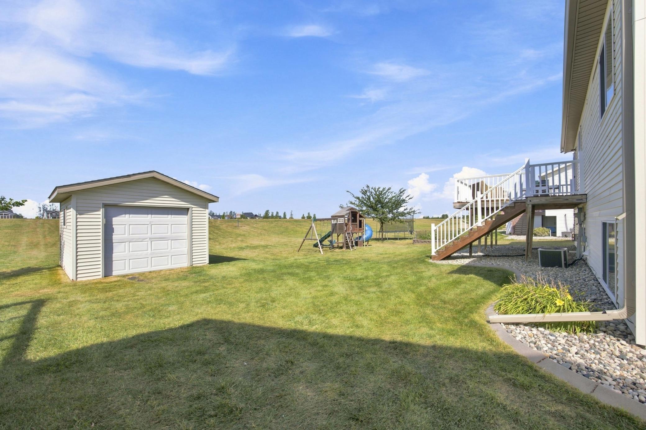 2004 single family home for sale at 3858 12TH Street W in West Fargo, ND — 4 bed, 3 bath (photo 3 of 29)