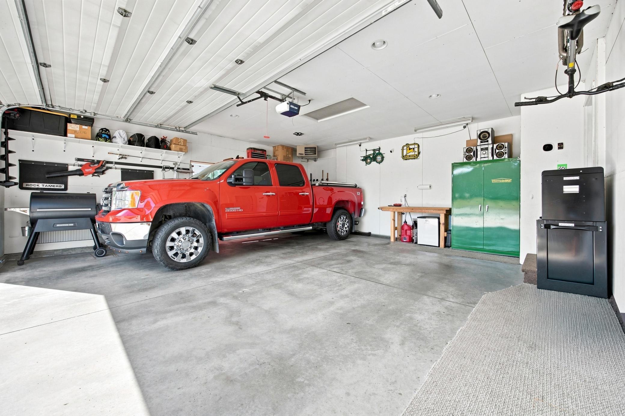 2004 single family home for sale at 3858 12TH Street W in West Fargo, ND — 4 bed, 3 bath (photo 22 of 29)