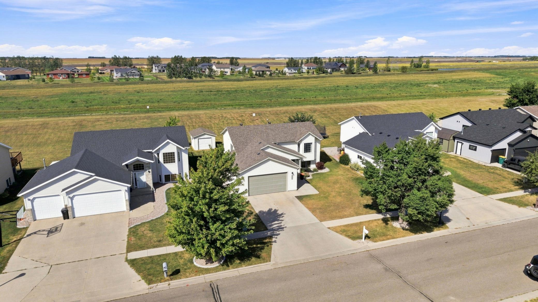 2004 single family home for sale at 3858 12TH Street W in West Fargo, ND — 4 bed, 3 bath (photo 27 of 29)