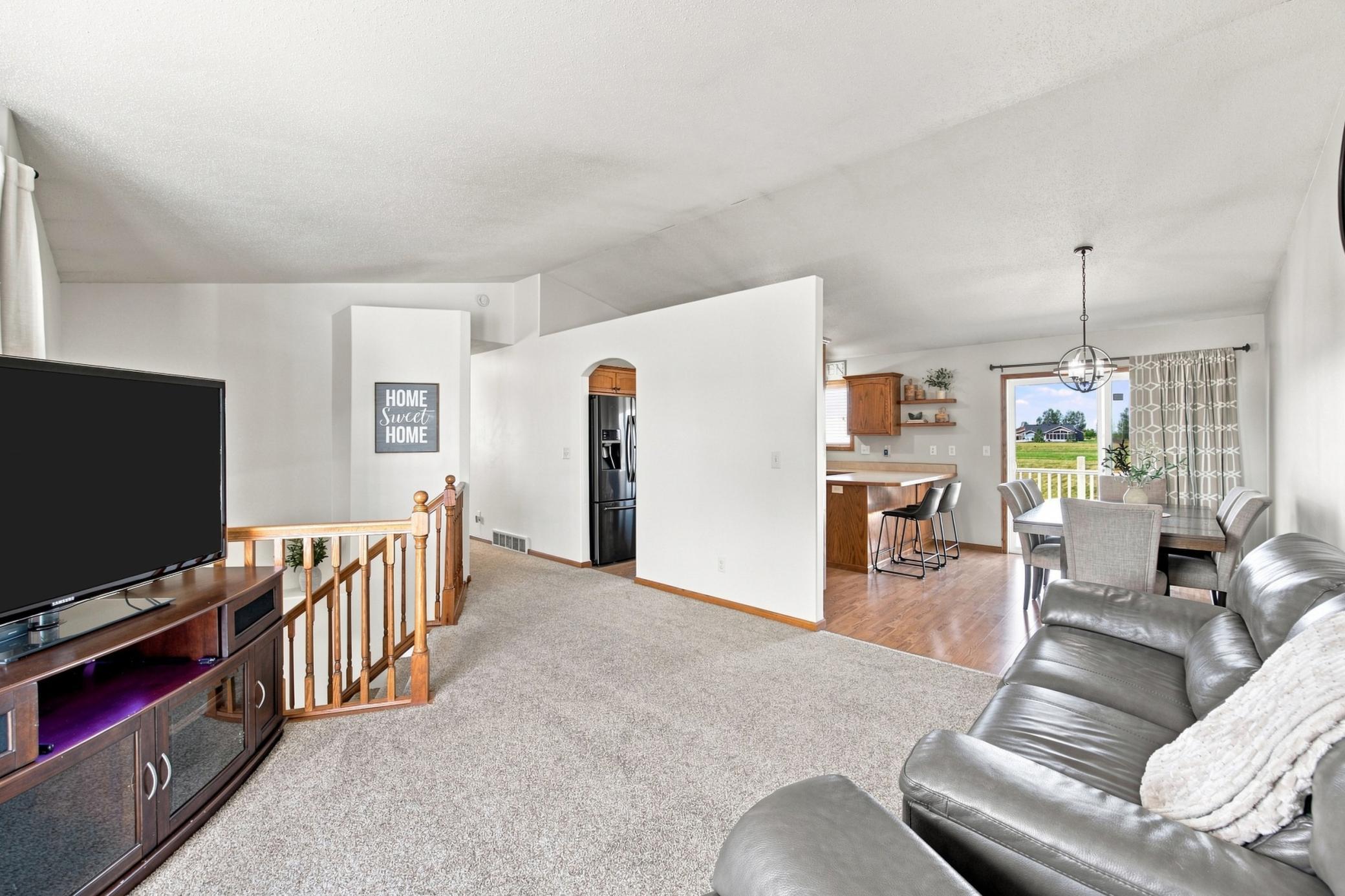 2004 single family home for sale at 3858 12TH Street W in West Fargo, ND — 4 bed, 3 bath (photo 6 of 29)