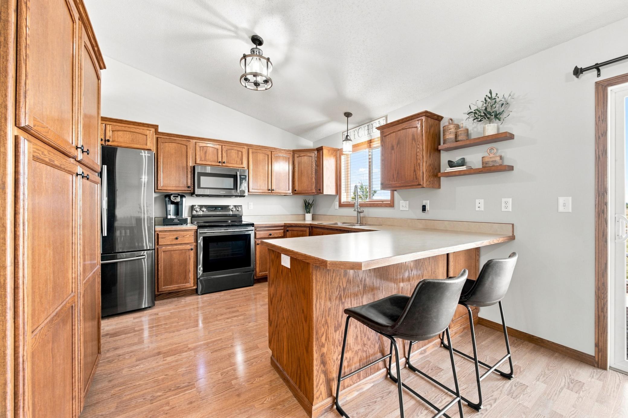 2004 single family home for sale at 3858 12TH Street W in West Fargo, ND — 4 bed, 3 bath (photo 8 of 29)
