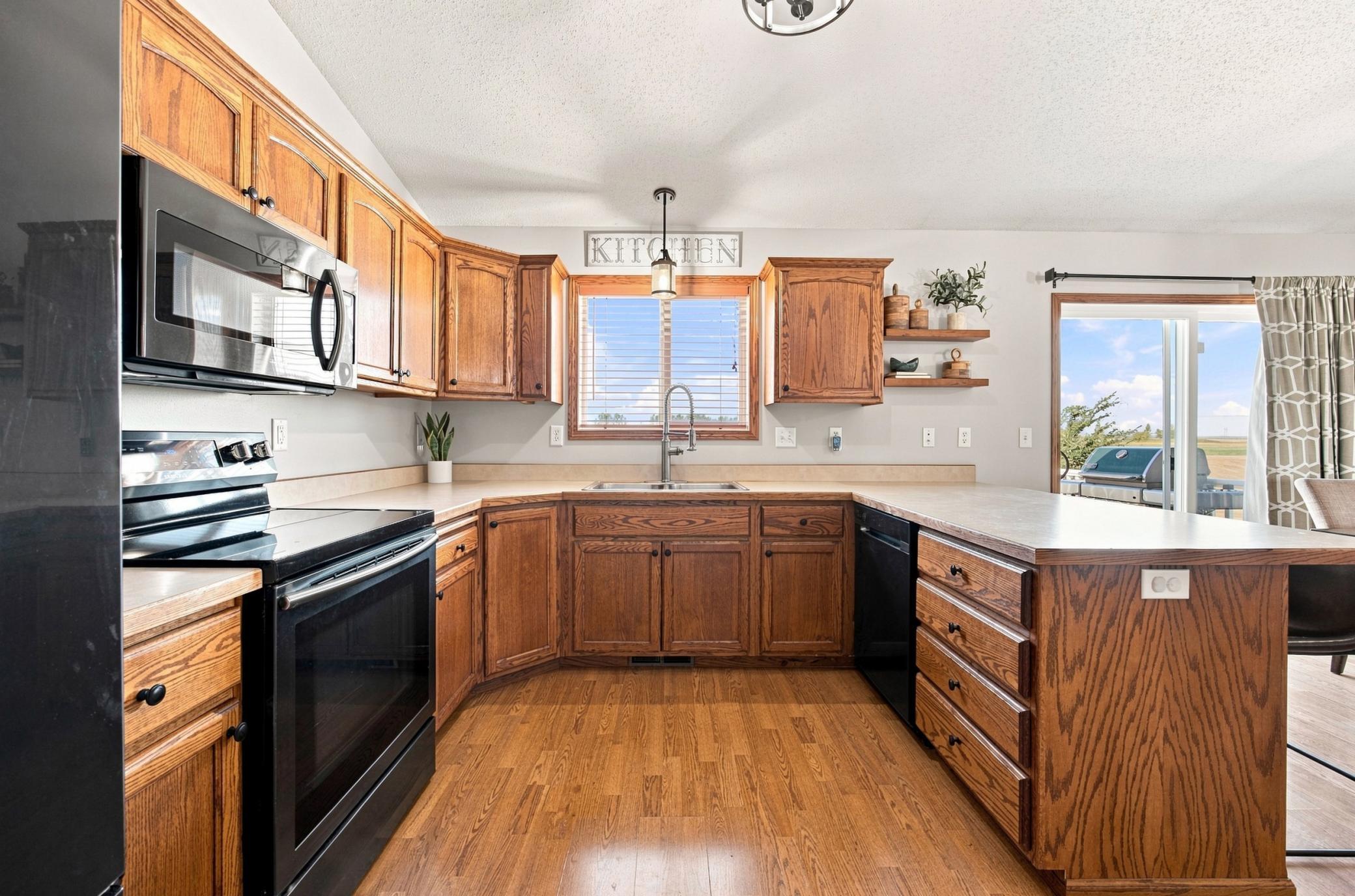 2004 single family home for sale at 3858 12TH Street W in West Fargo, ND — 4 bed, 3 bath (photo 9 of 29)