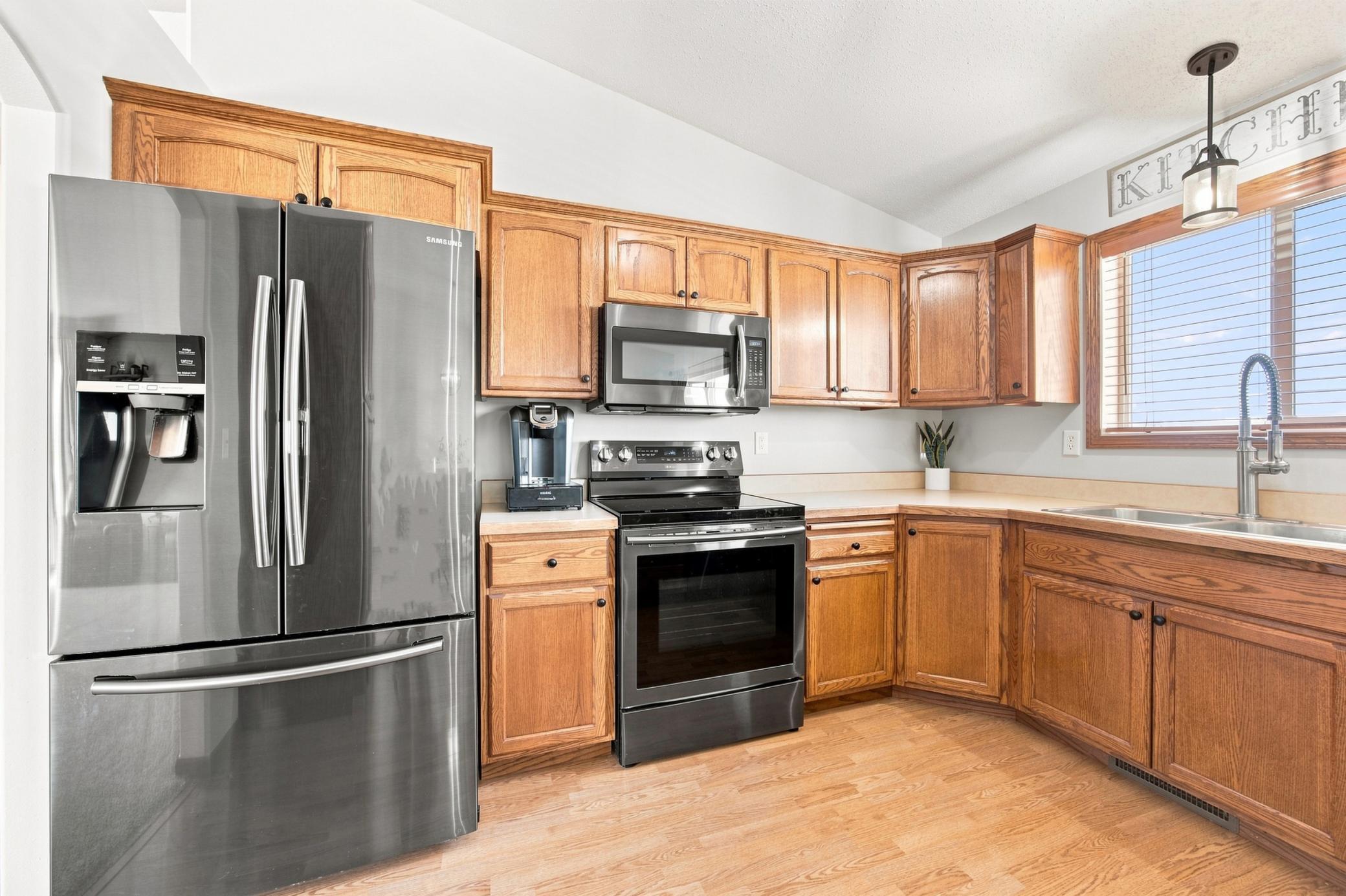 2004 single family home for sale at 3858 12TH Street W in West Fargo, ND — 4 bed, 3 bath (photo 10 of 29)