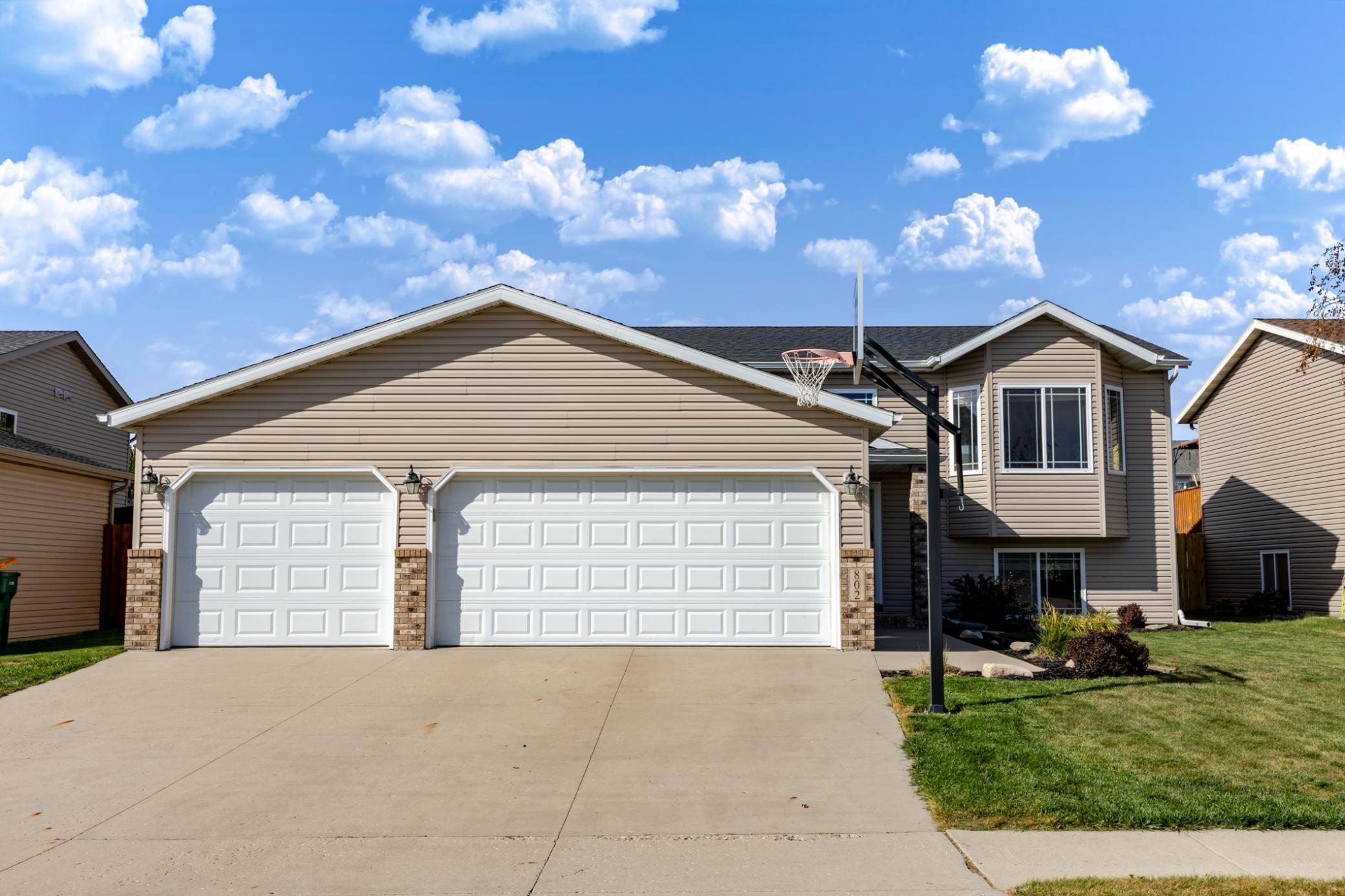 802 18th Avenue W, West Fargo, ND