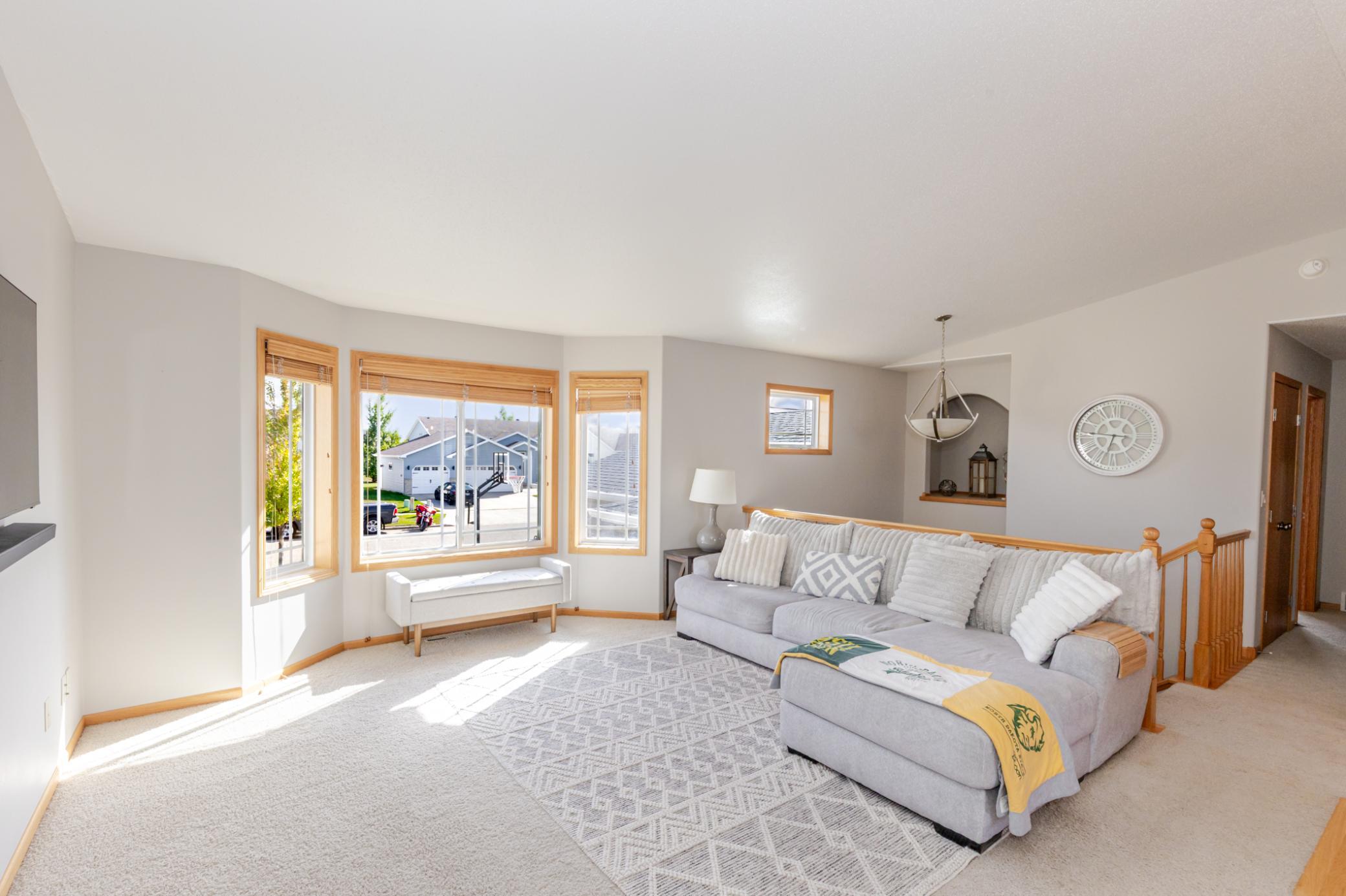 2005 single family home for sale at 802 18th Avenue W in West Fargo, ND — 4 bed, 2 bath (photo 11 of 48)