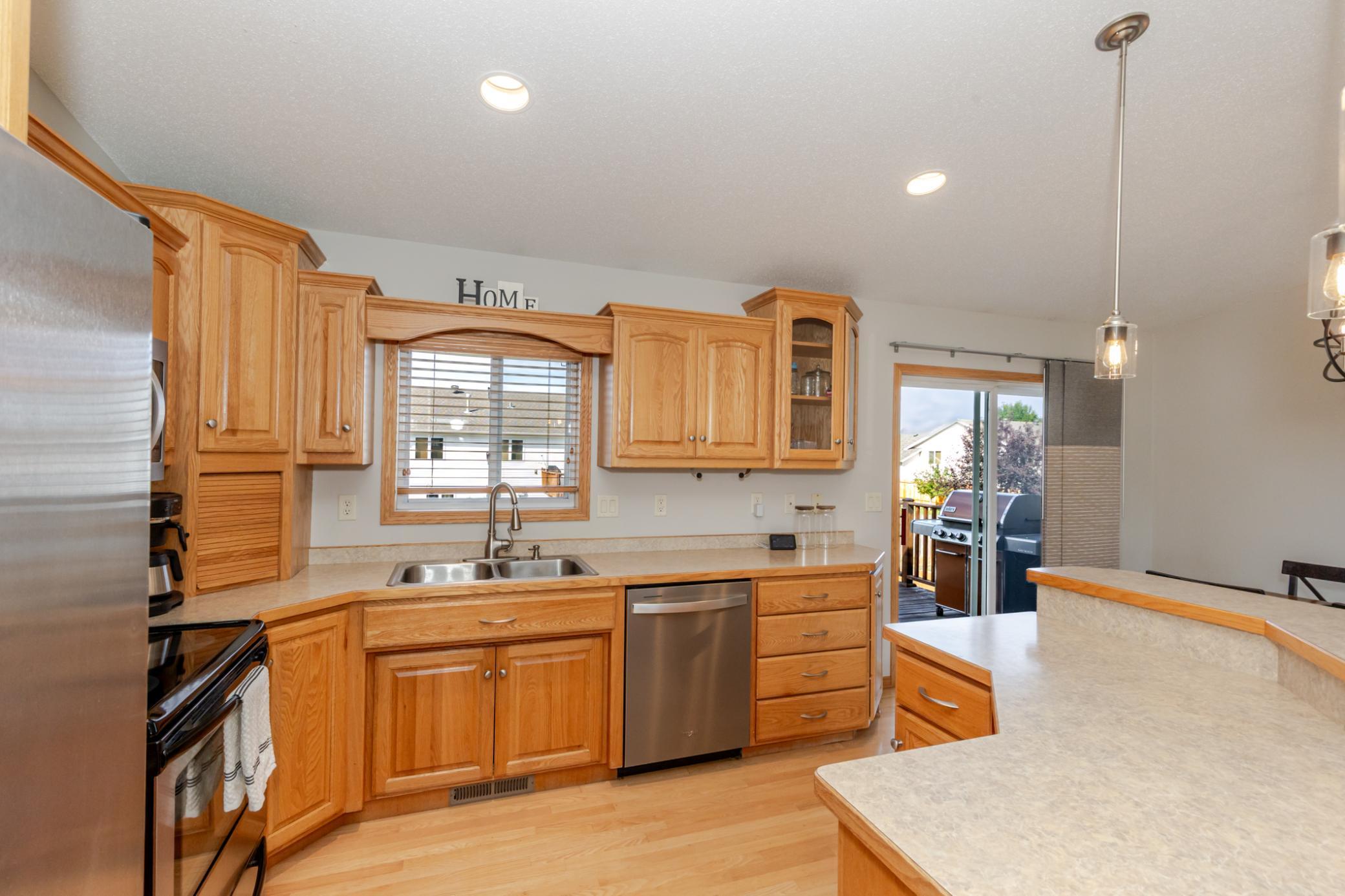 2005 single family home for sale at 802 18th Avenue W in West Fargo, ND — 4 bed, 2 bath (photo 15 of 48)