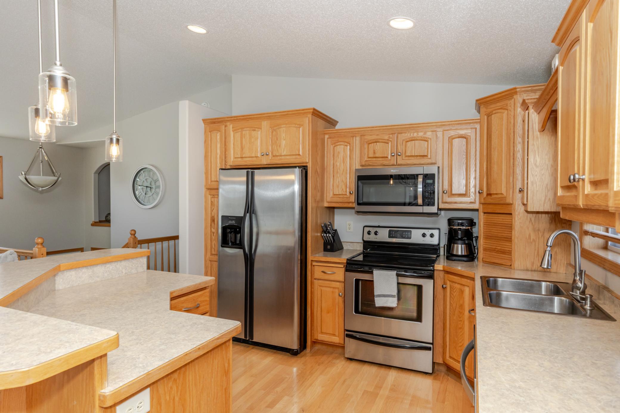 2005 single family home for sale at 802 18th Avenue W in West Fargo, ND — 4 bed, 2 bath (photo 16 of 48)