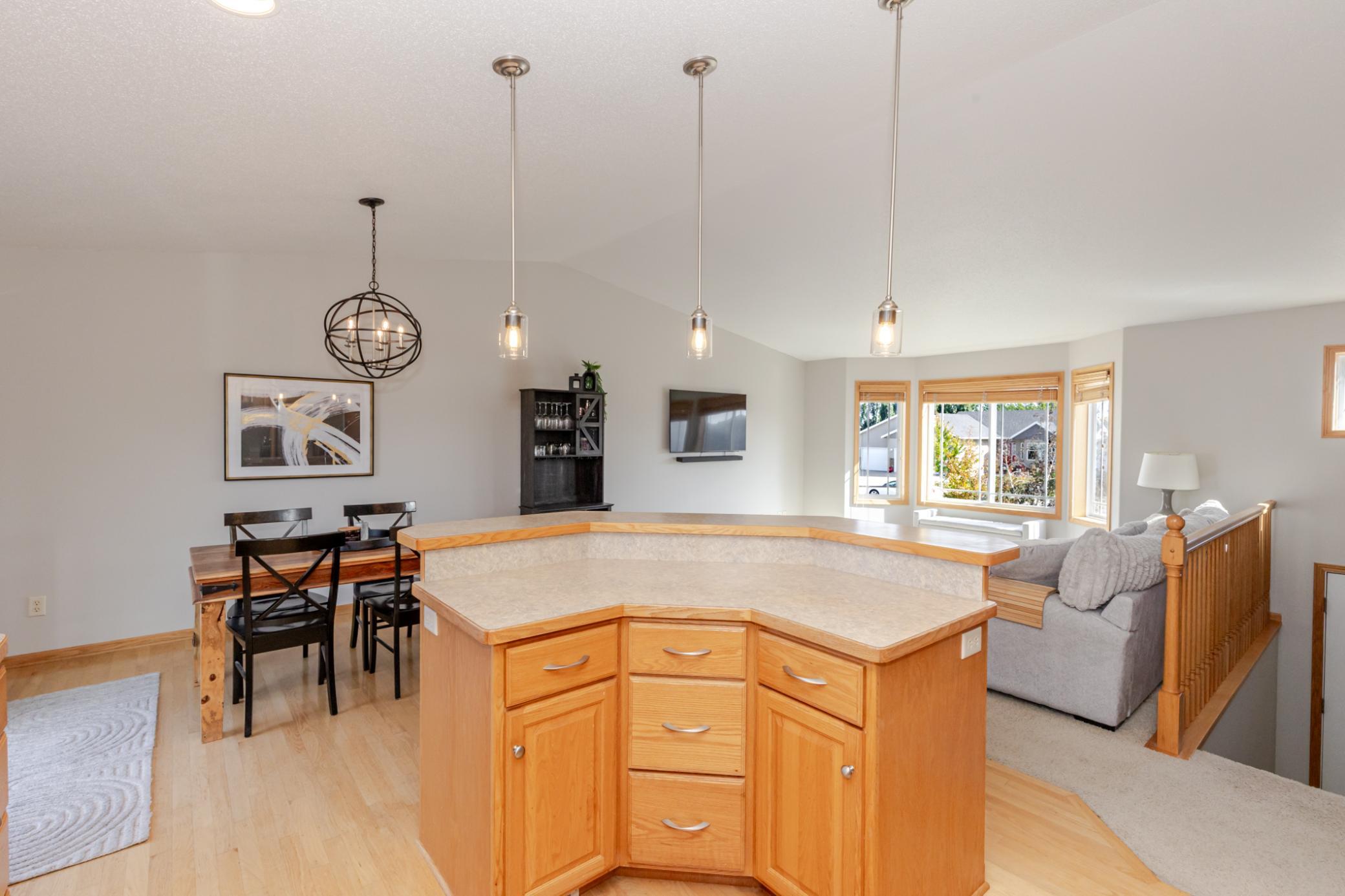 2005 single family home for sale at 802 18th Avenue W in West Fargo, ND — 4 bed, 2 bath (photo 17 of 48)