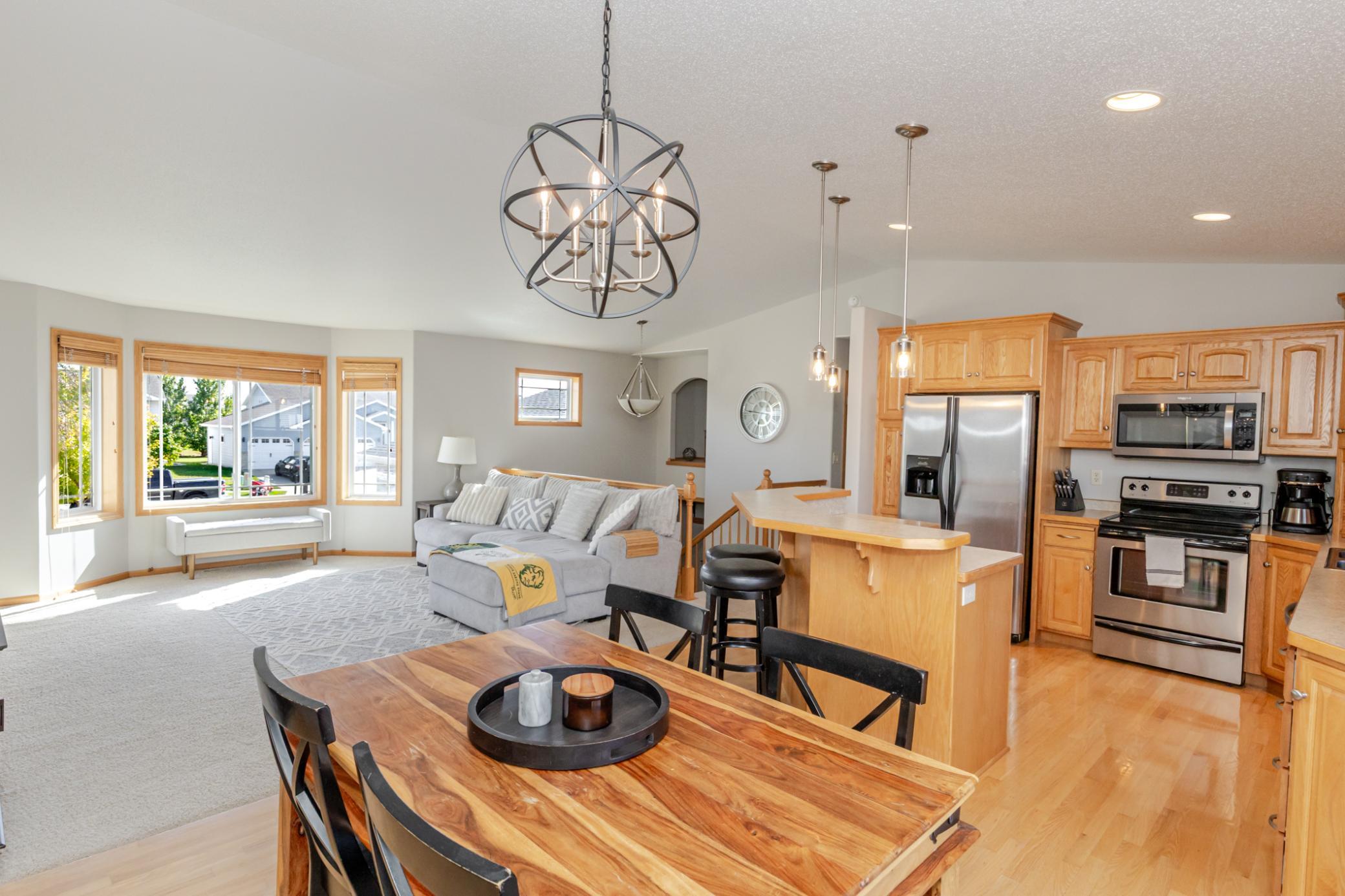 2005 single family home for sale at 802 18th Avenue W in West Fargo, ND — 4 bed, 2 bath (photo 19 of 48)