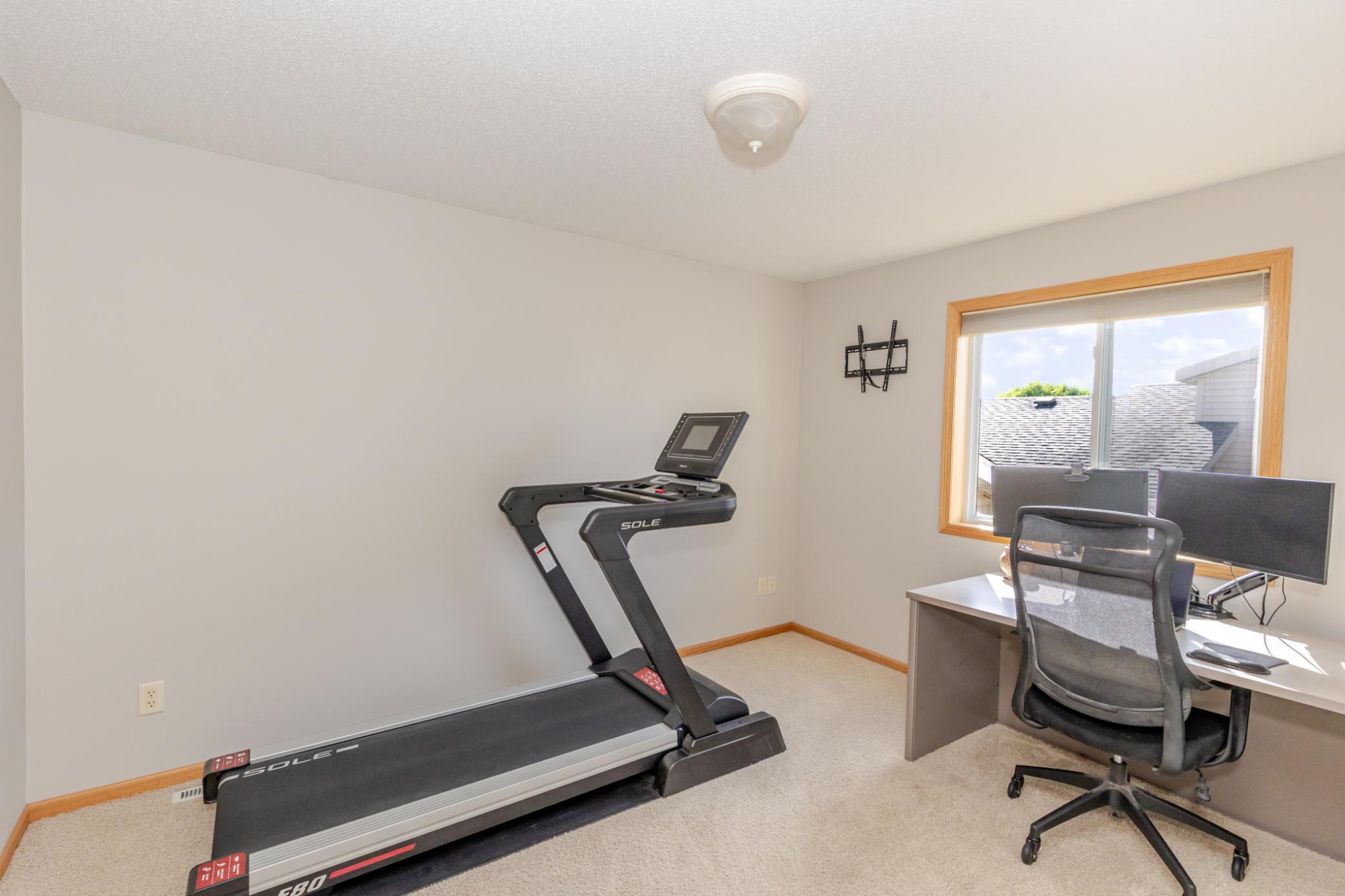 2005 single family home for sale at 802 18th Avenue W in West Fargo, ND — 4 bed, 2 bath (photo 22 of 48)