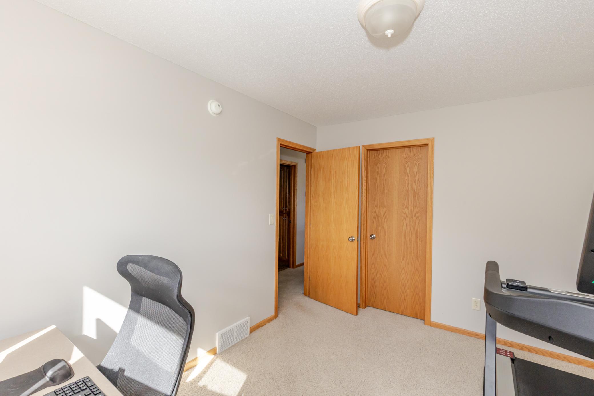 2005 single family home for sale at 802 18th Avenue W in West Fargo, ND — 4 bed, 2 bath (photo 23 of 48)
