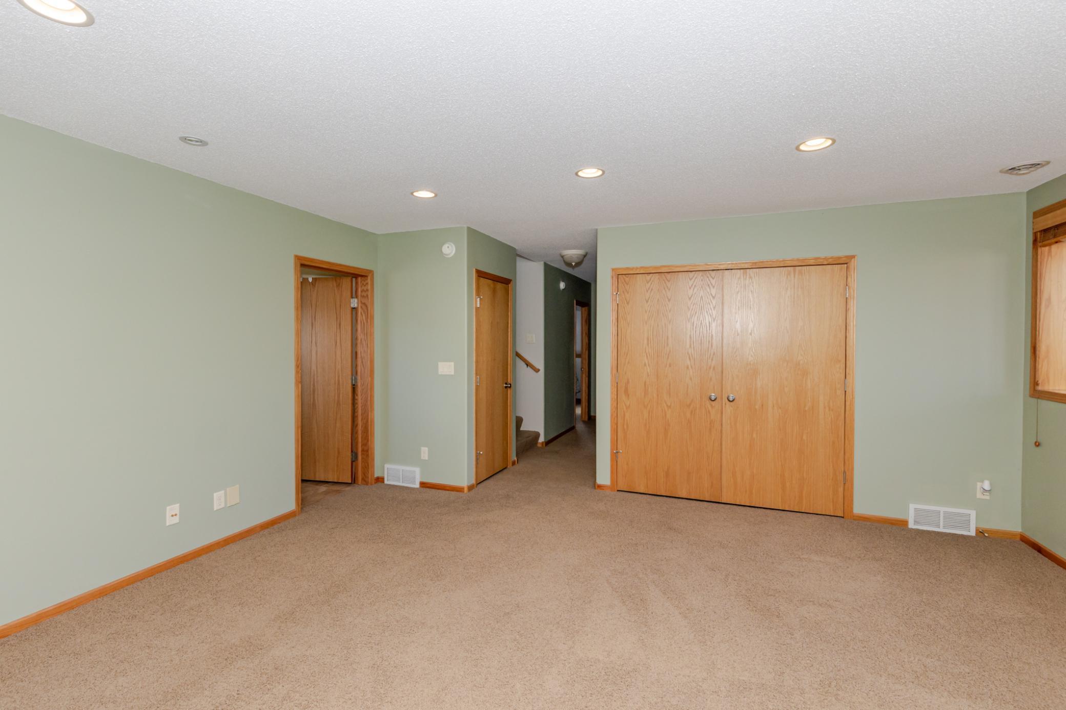 2005 single family home for sale at 802 18th Avenue W in West Fargo, ND — 4 bed, 2 bath (photo 27 of 48)