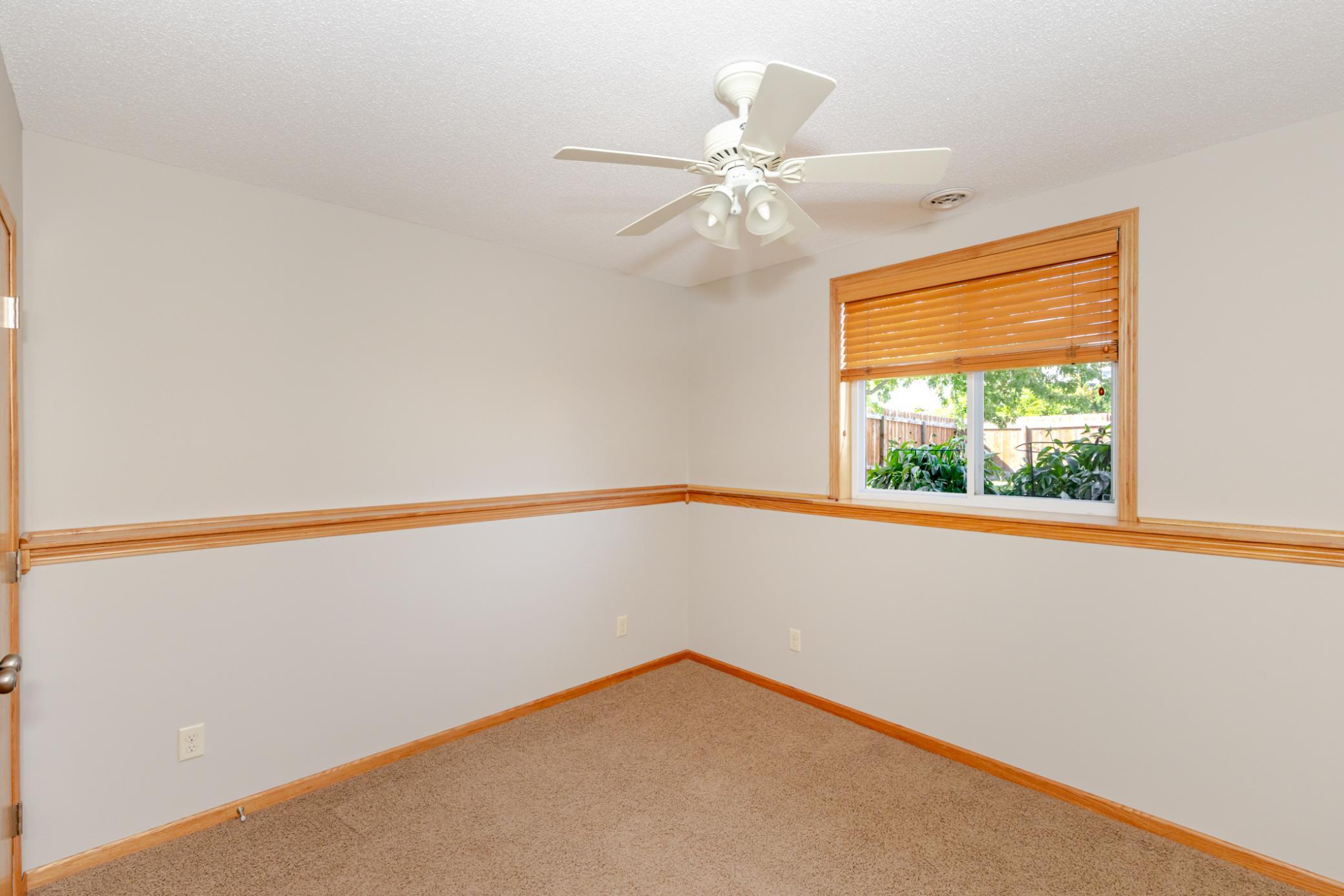 2005 single family home for sale at 802 18th Avenue W in West Fargo, ND — 4 bed, 2 bath (photo 30 of 48)
