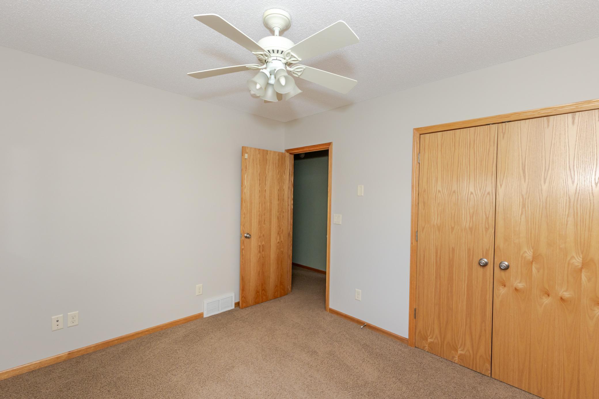 2005 single family home for sale at 802 18th Avenue W in West Fargo, ND — 4 bed, 2 bath (photo 31 of 48)