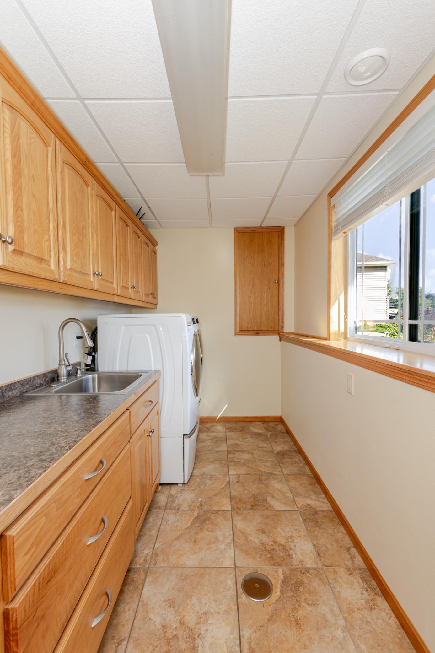 2005 single family home for sale at 802 18th Avenue W in West Fargo, ND — 4 bed, 2 bath (photo 34 of 48)
