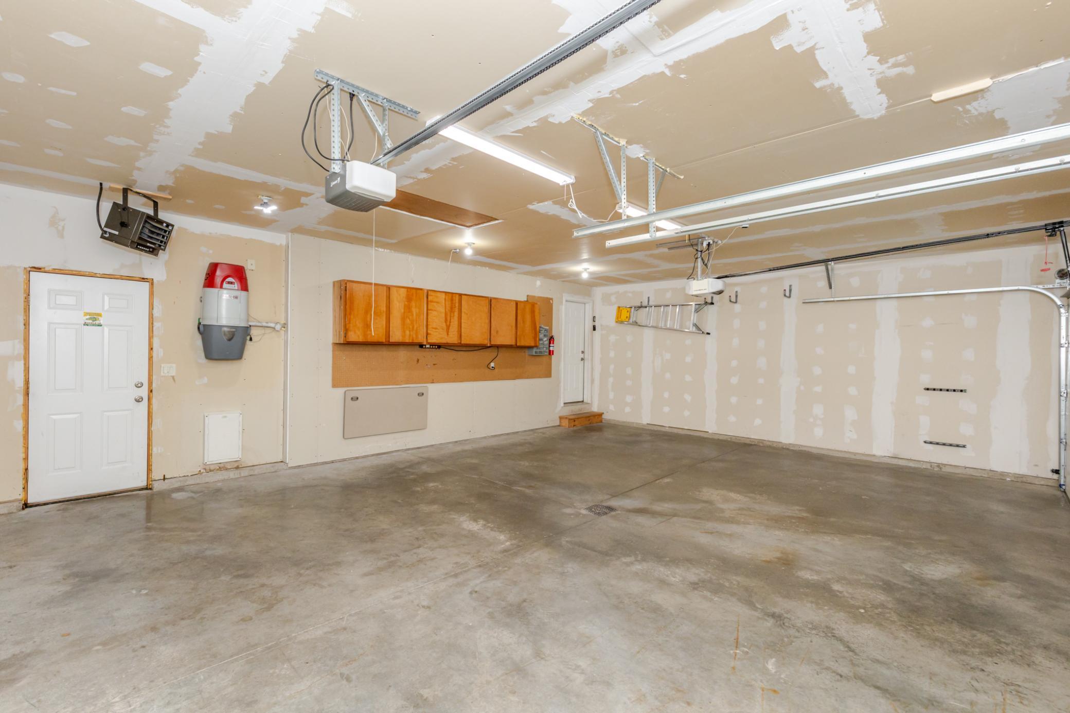 2005 single family home for sale at 802 18th Avenue W in West Fargo, ND — 4 bed, 2 bath (photo 38 of 48)