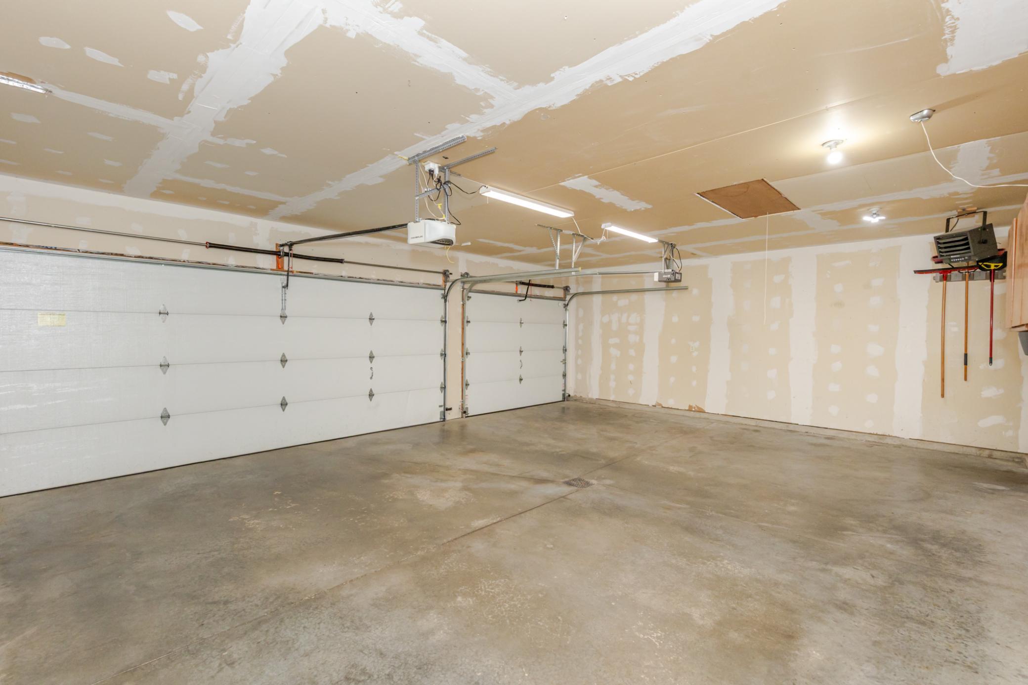 2005 single family home for sale at 802 18th Avenue W in West Fargo, ND — 4 bed, 2 bath (photo 39 of 48)