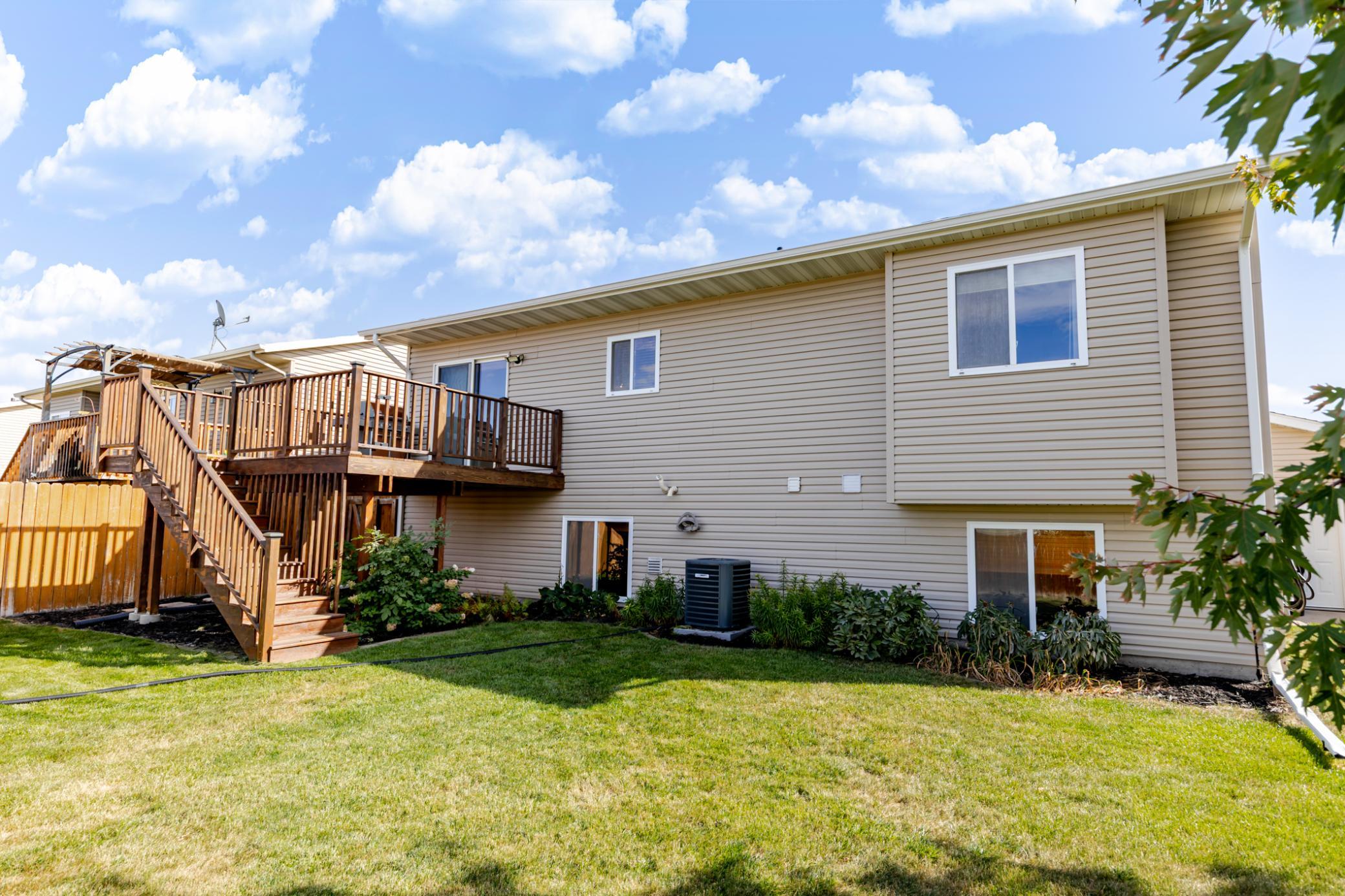 2005 single family home for sale at 802 18th Avenue W in West Fargo, ND — 4 bed, 2 bath (photo 43 of 48)