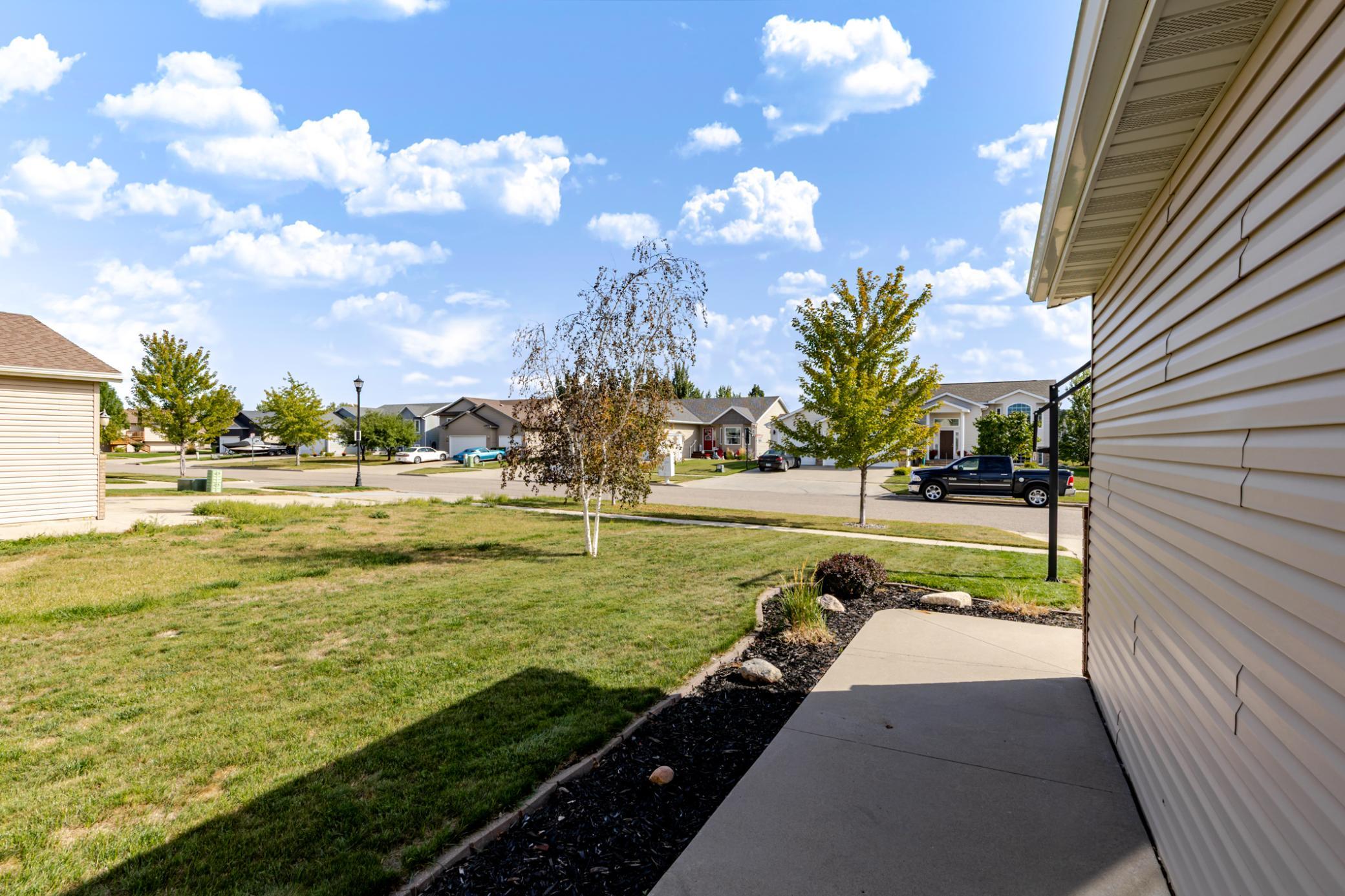 2005 single family home for sale at 802 18th Avenue W in West Fargo, ND — 4 bed, 2 bath (photo 6 of 48)