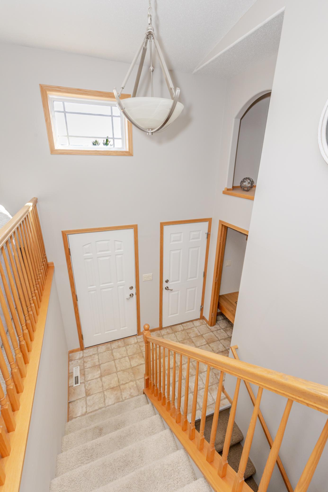 2005 single family home for sale at 802 18th Avenue W in West Fargo, ND — 4 bed, 2 bath (photo 9 of 48)