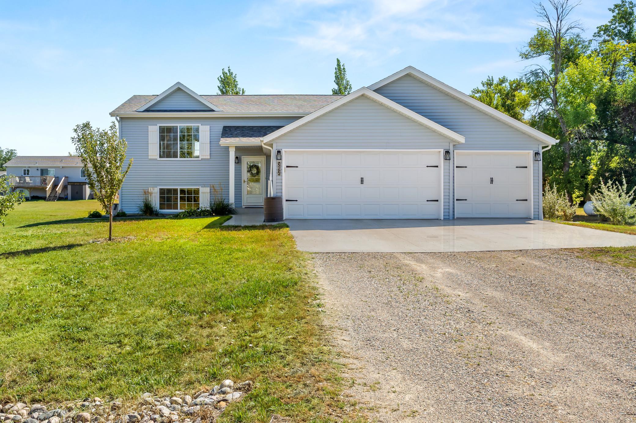 2017 single family home for sale at 252 4th Street in Gardner, ND — 4 bed, 3 bath