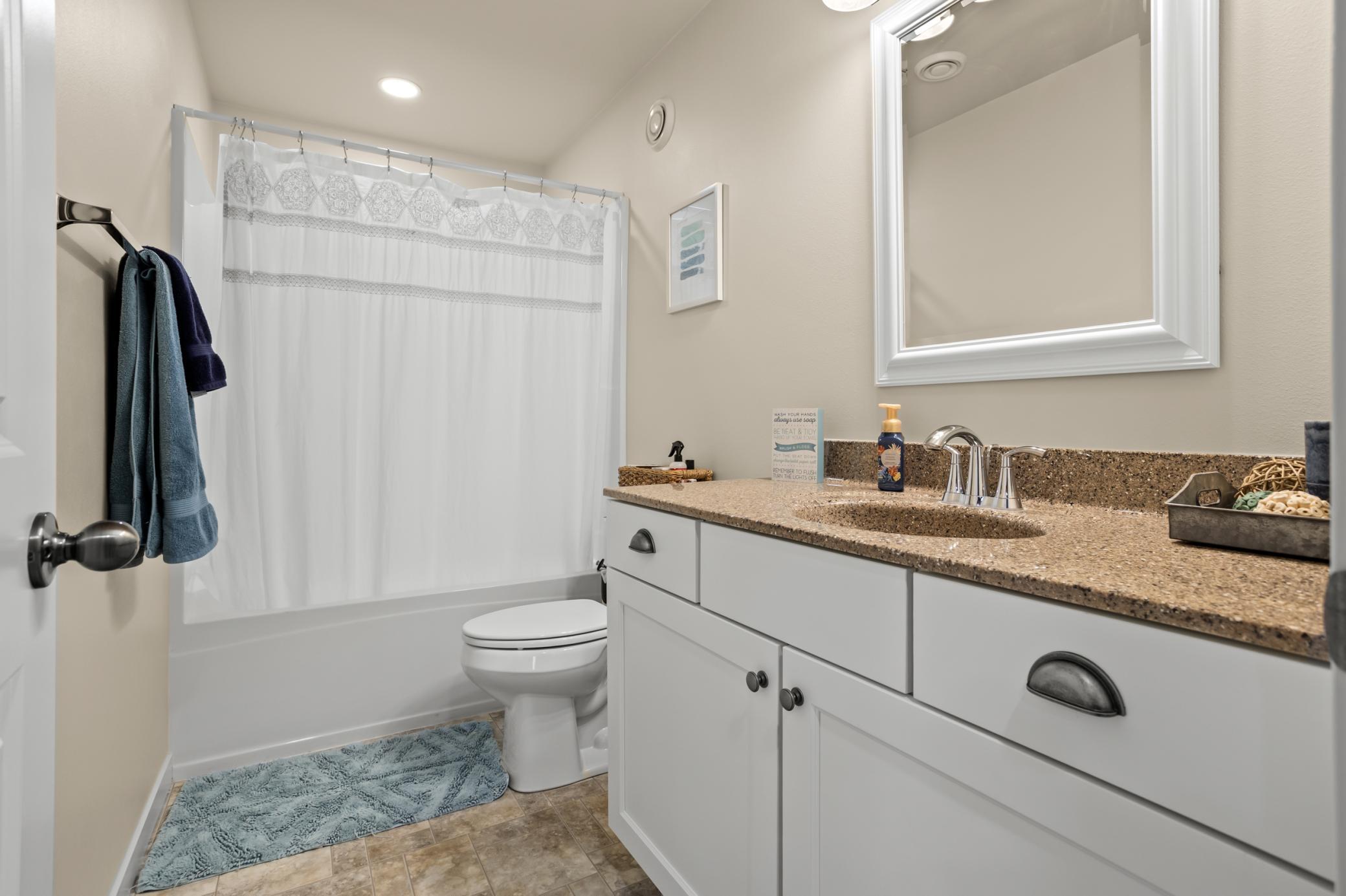 2017 single family home for sale at 252 4th Street in Gardner, ND — 4 bed, 3 bath (photo 22 of 39)