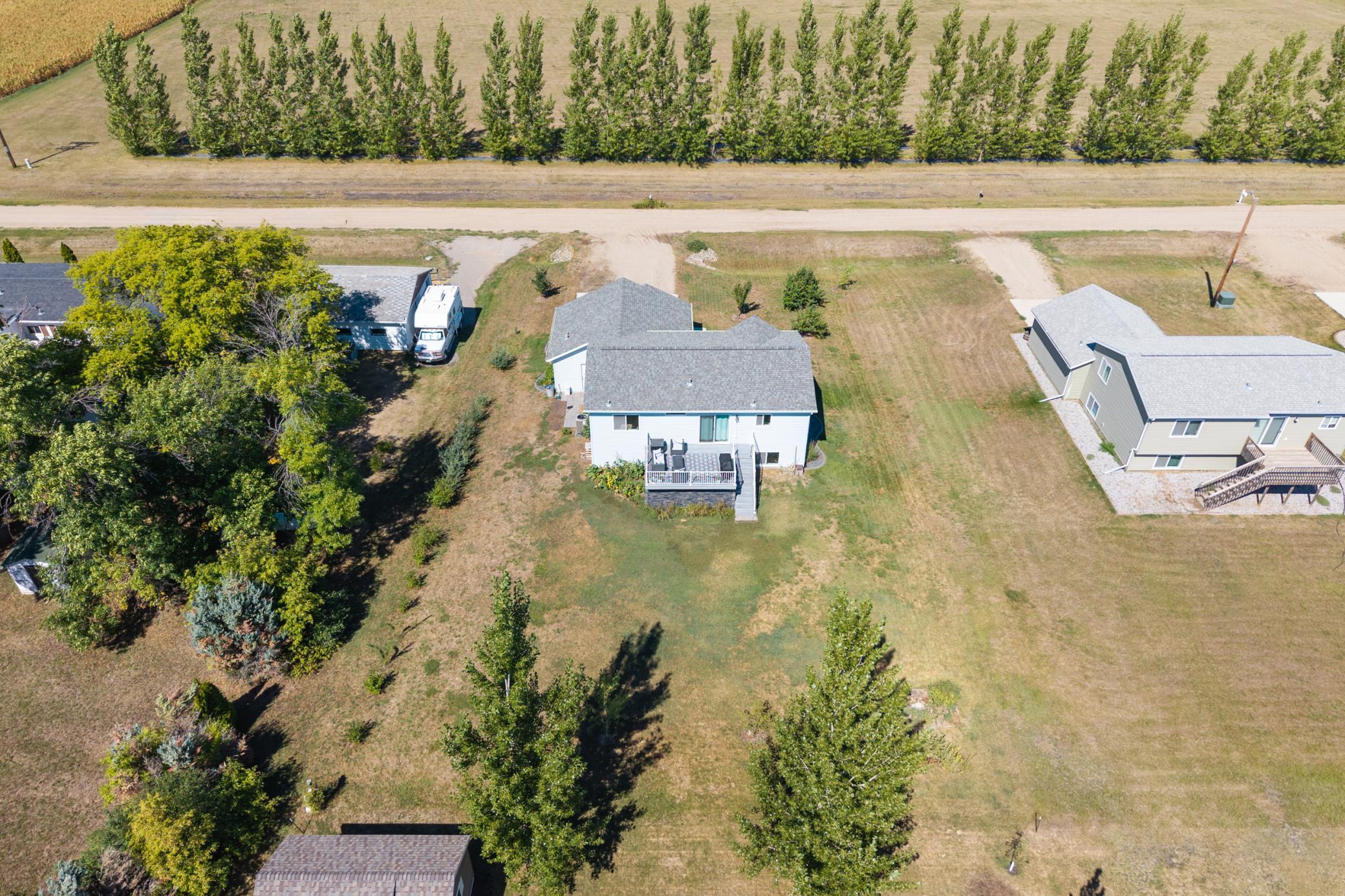 2017 single family home for sale at 252 4th Street in Gardner, ND — 4 bed, 3 bath (photo 4 of 39)