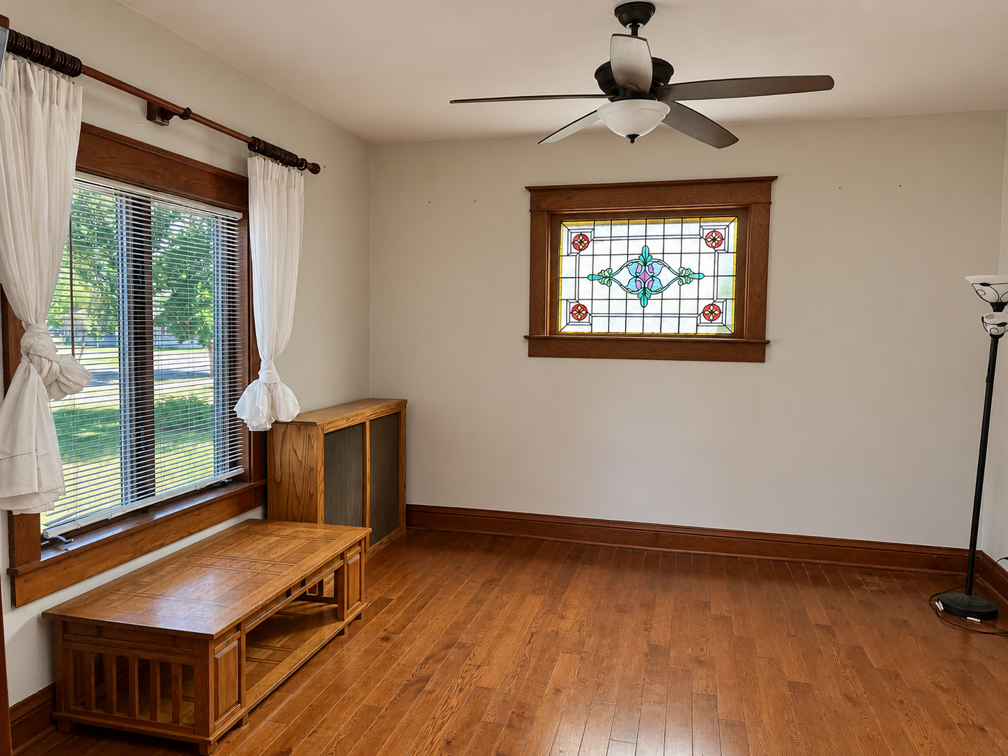 1900 single family home for sale at 506 Steele Avenue in Hope, ND — 3 bed, 2 bath (photo 6 of 49)