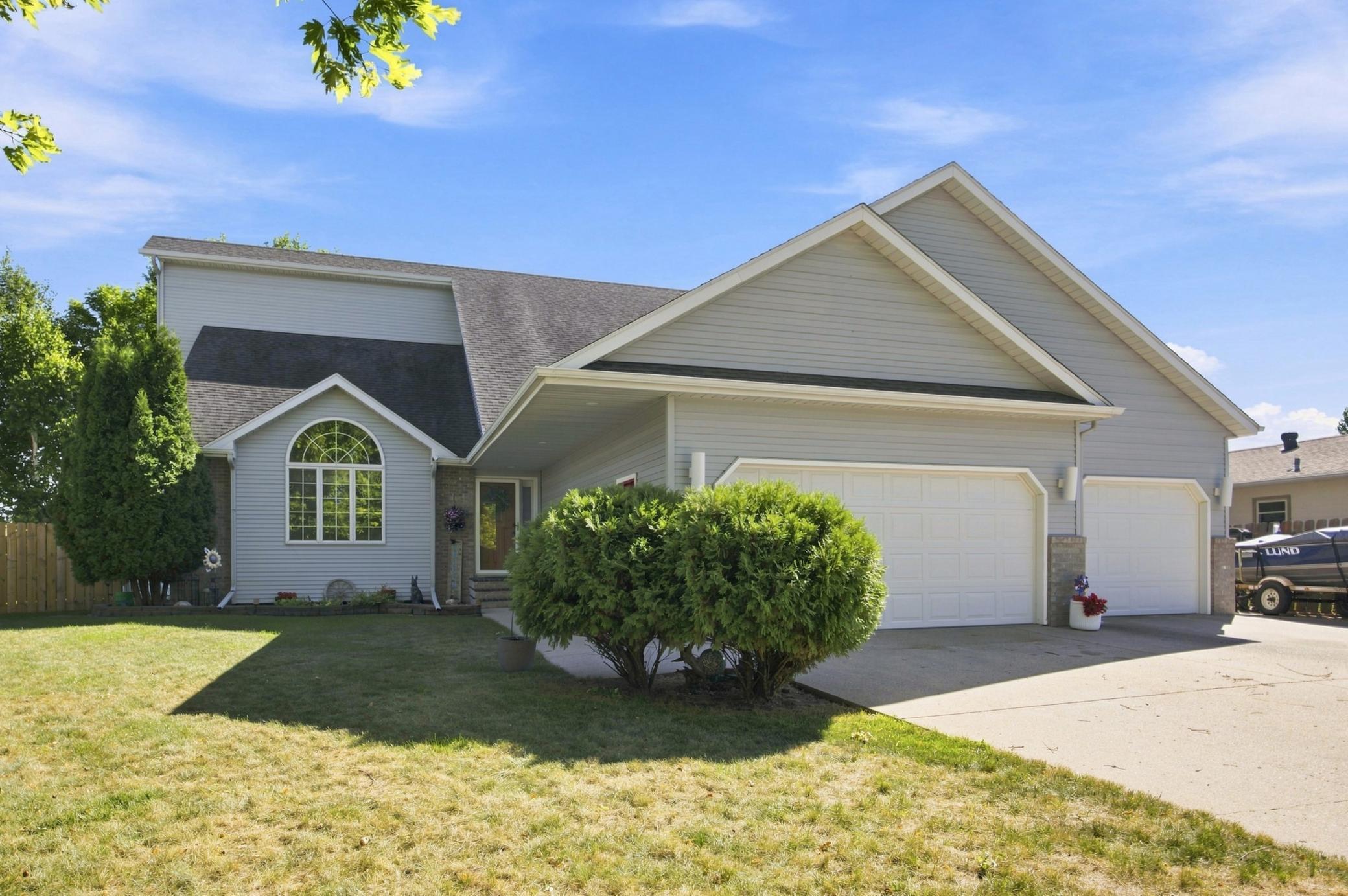 1975 29th Street Circle S, Moorhead, MN
