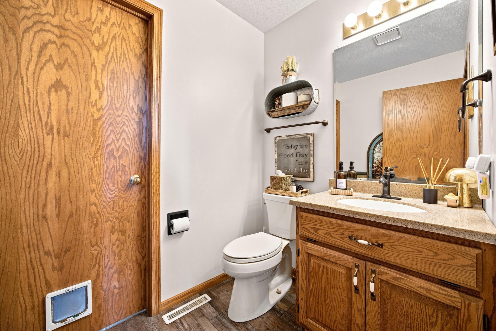 1990 single family home for sale at 1975 29th Street Circle S in Moorhead, MN — 4 bed, 4 bath (photo 17 of 55)