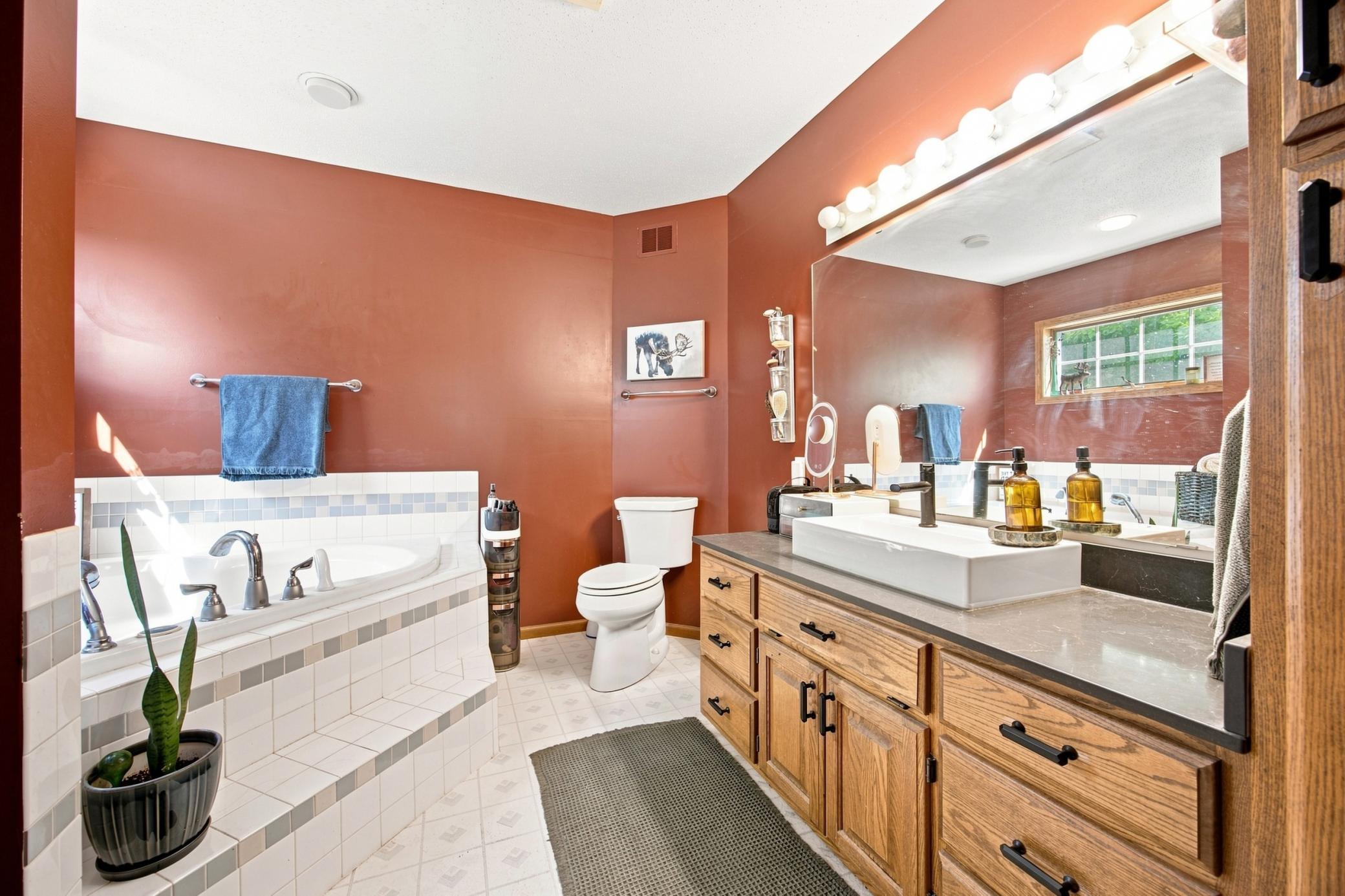 1990 single family home for sale at 1975 29th Street Circle S in Moorhead, MN — 4 bed, 4 bath (photo 20 of 55)
