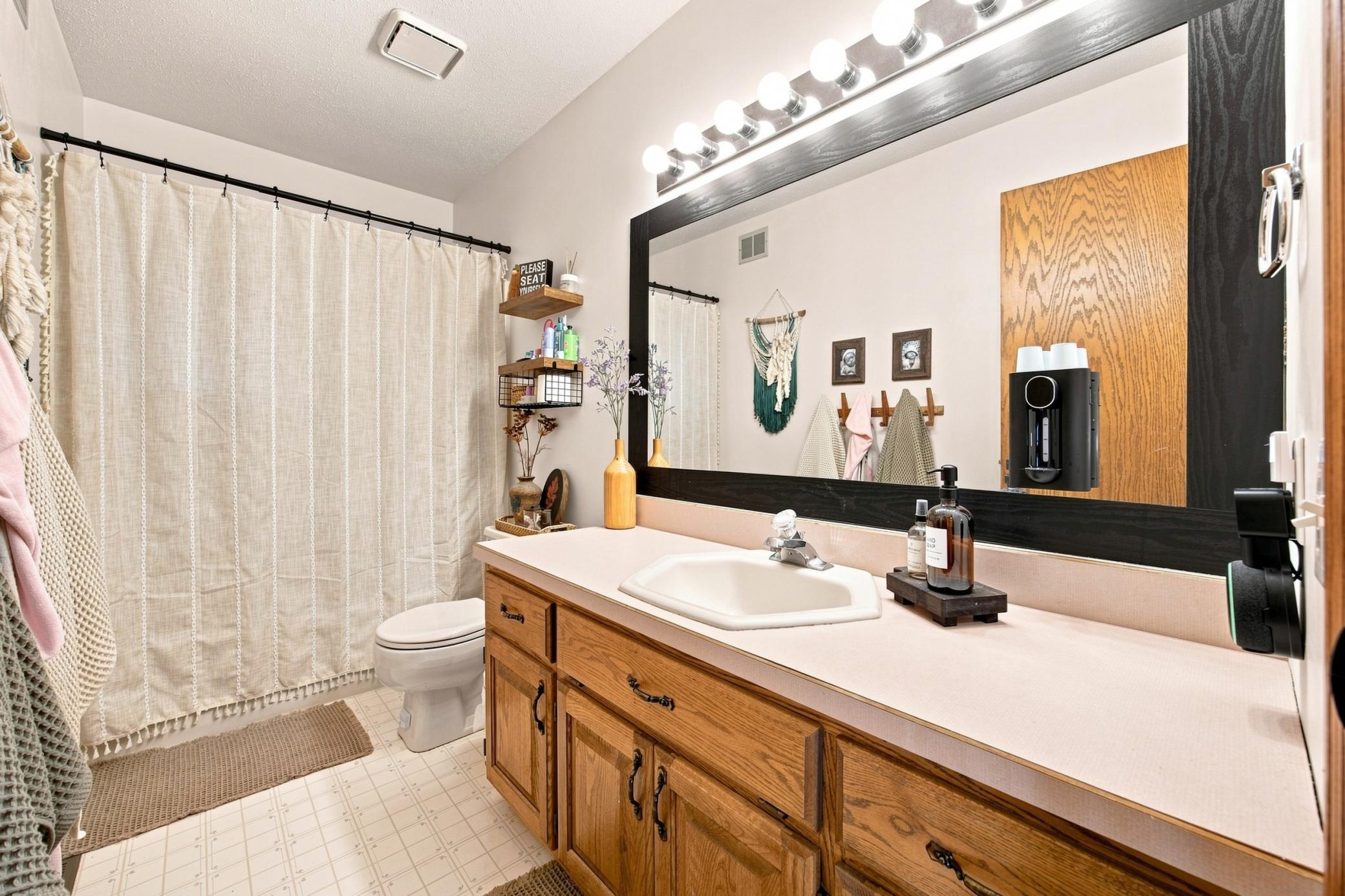 1990 single family home for sale at 1975 29th Street Circle S in Moorhead, MN — 4 bed, 4 bath (photo 23 of 55)