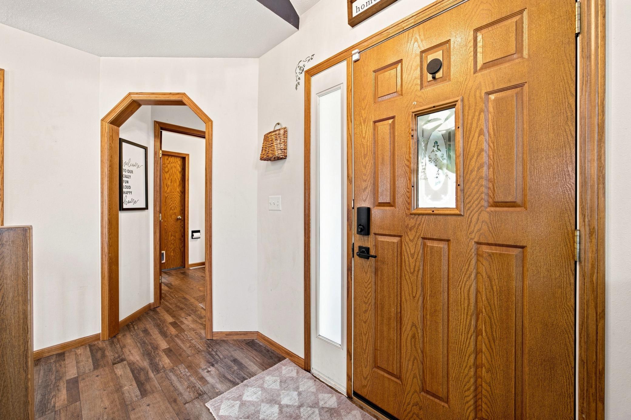 1990 single family home for sale at 1975 29th Street Circle S in Moorhead, MN — 4 bed, 4 bath (photo 4 of 55)