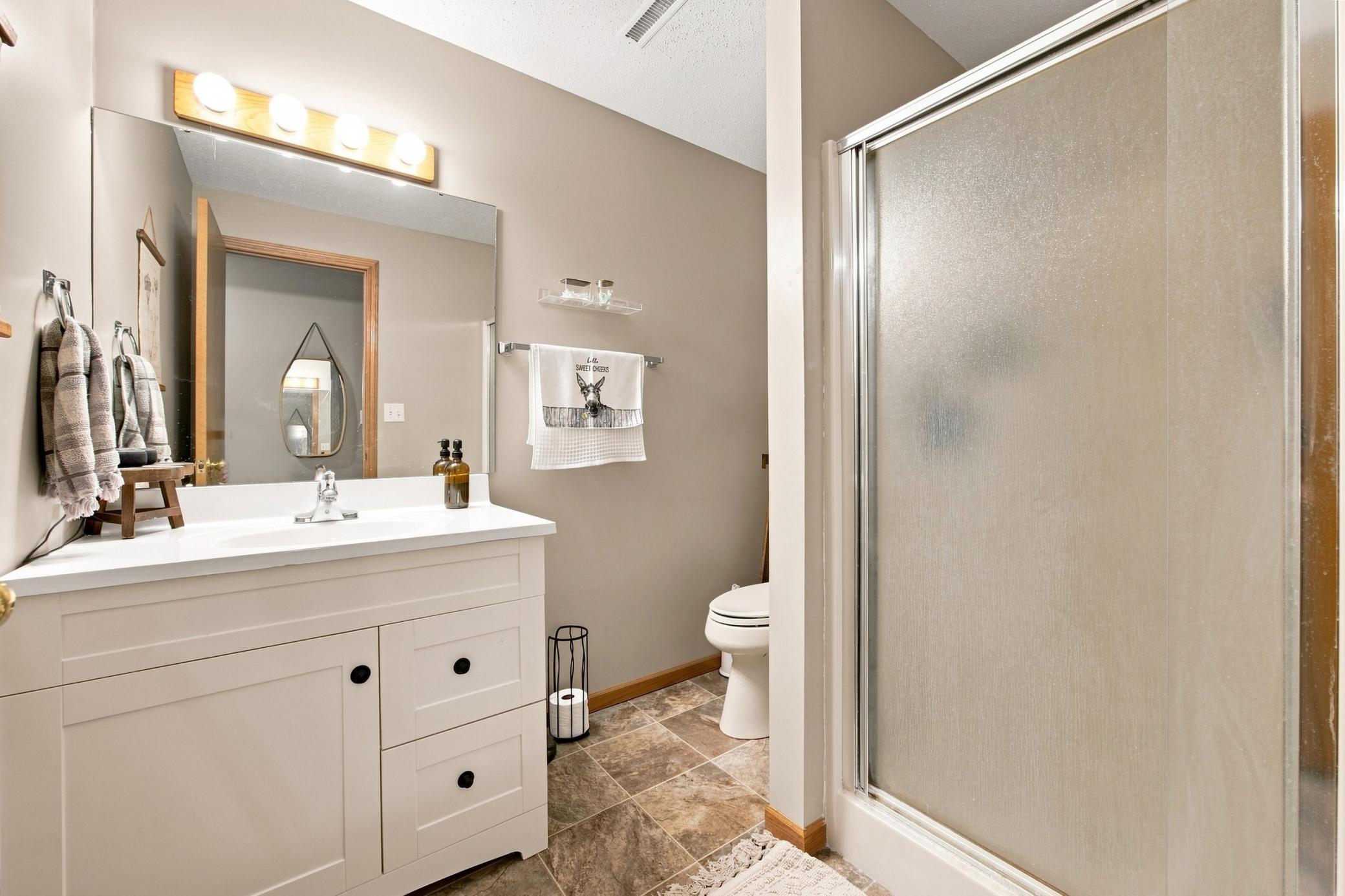 1990 single family home for sale at 1975 29th Street Circle S in Moorhead, MN — 4 bed, 4 bath (photo 31 of 55)