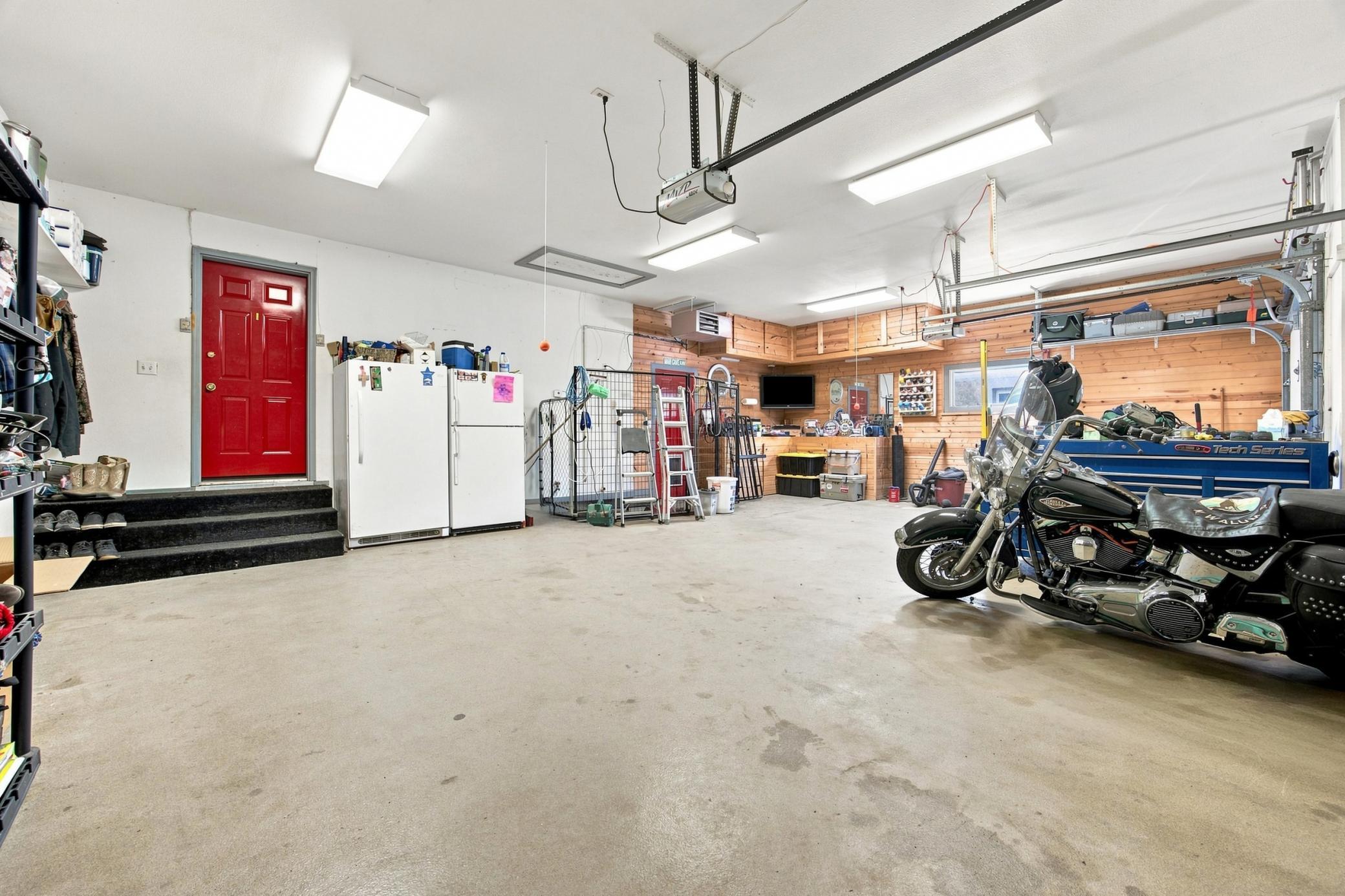 1990 single family home for sale at 1975 29th Street Circle S in Moorhead, MN — 4 bed, 4 bath (photo 32 of 55)