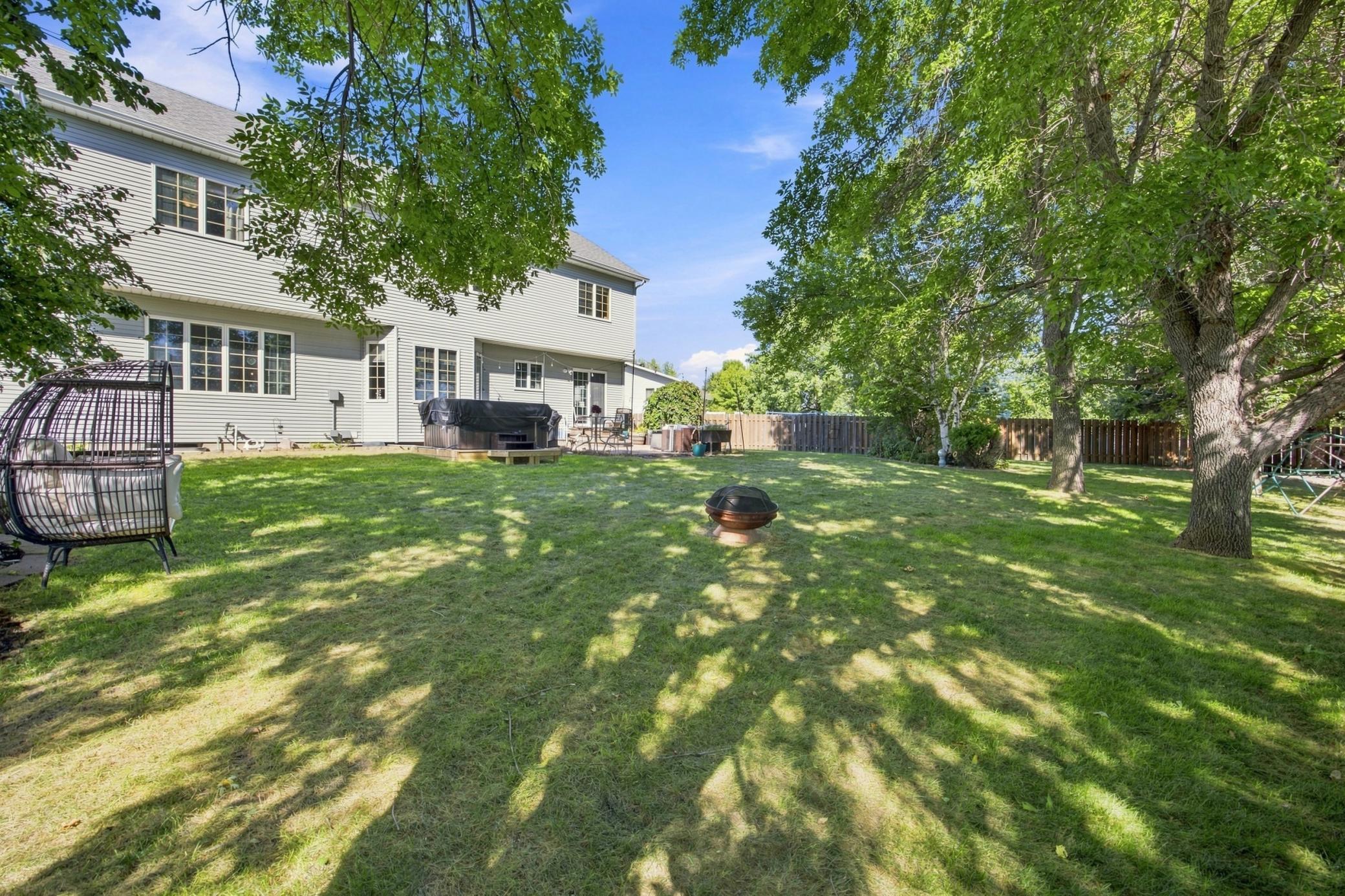 1990 single family home for sale at 1975 29th Street Circle S in Moorhead, MN — 4 bed, 4 bath (photo 35 of 55)