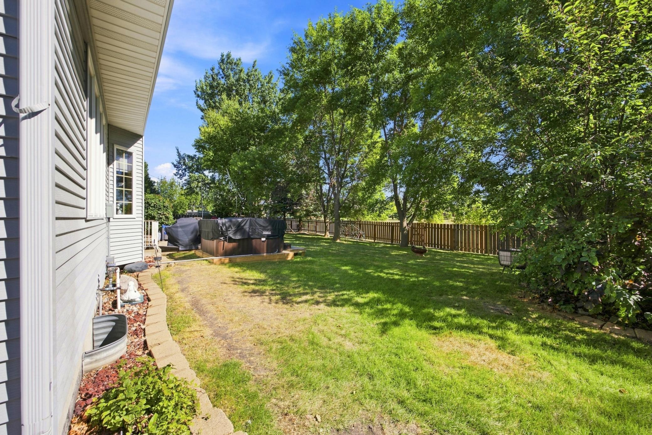 1990 single family home for sale at 1975 29th Street Circle S in Moorhead, MN — 4 bed, 4 bath (photo 40 of 55)